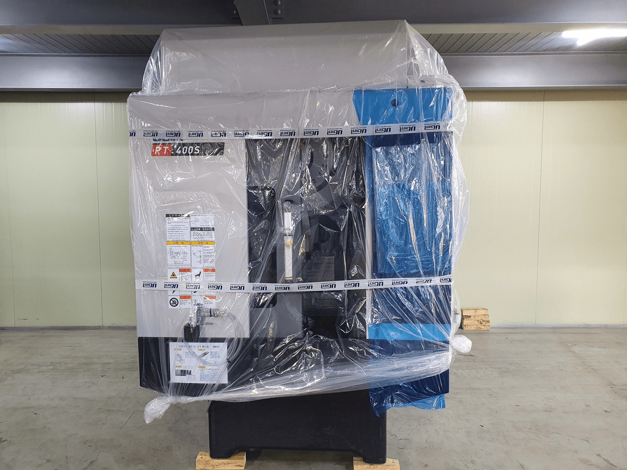 Vooraanzicht van UGINT PT400S machine