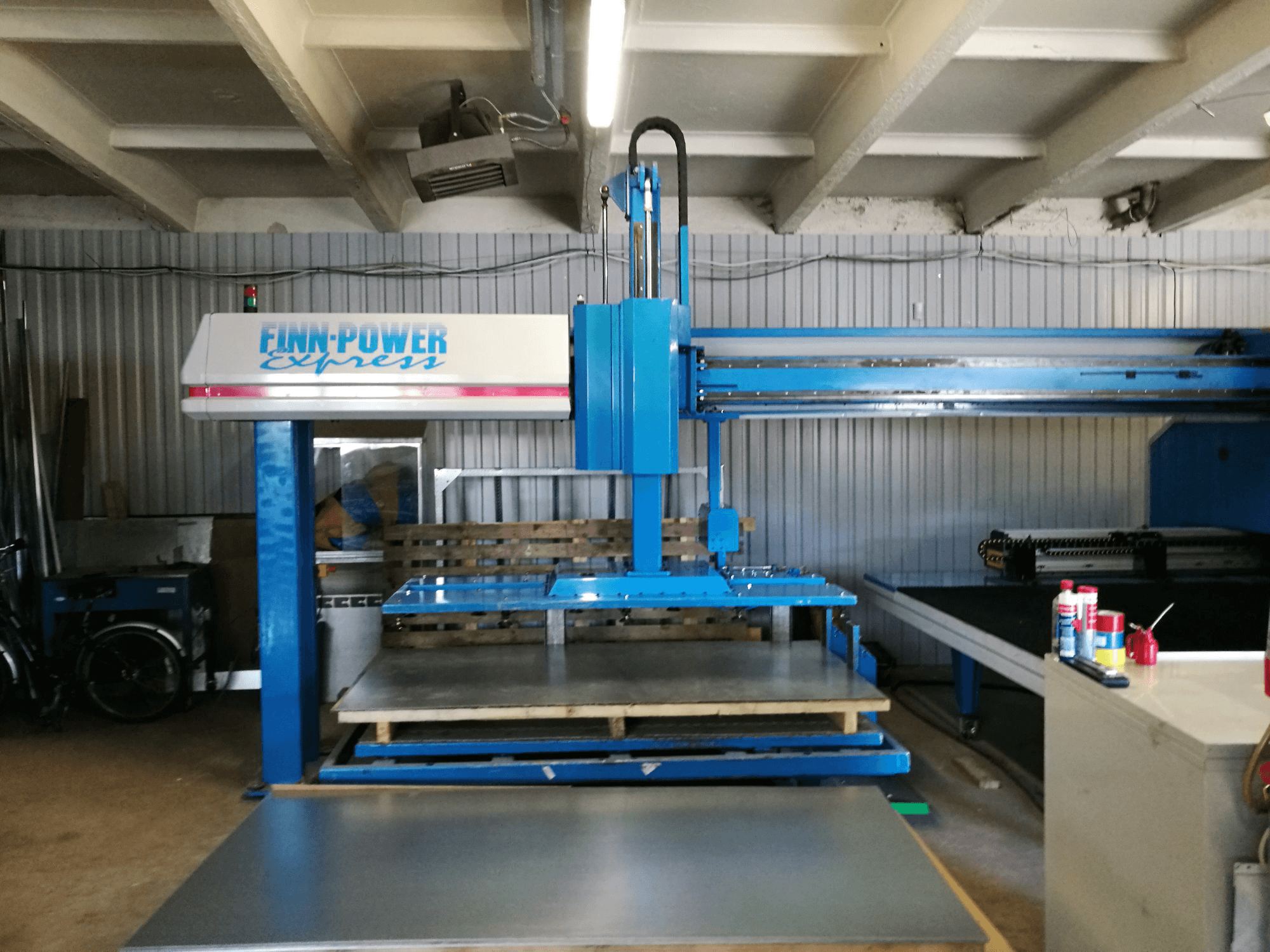 Vooraanzicht van Finn-Power A5-20 SB machine