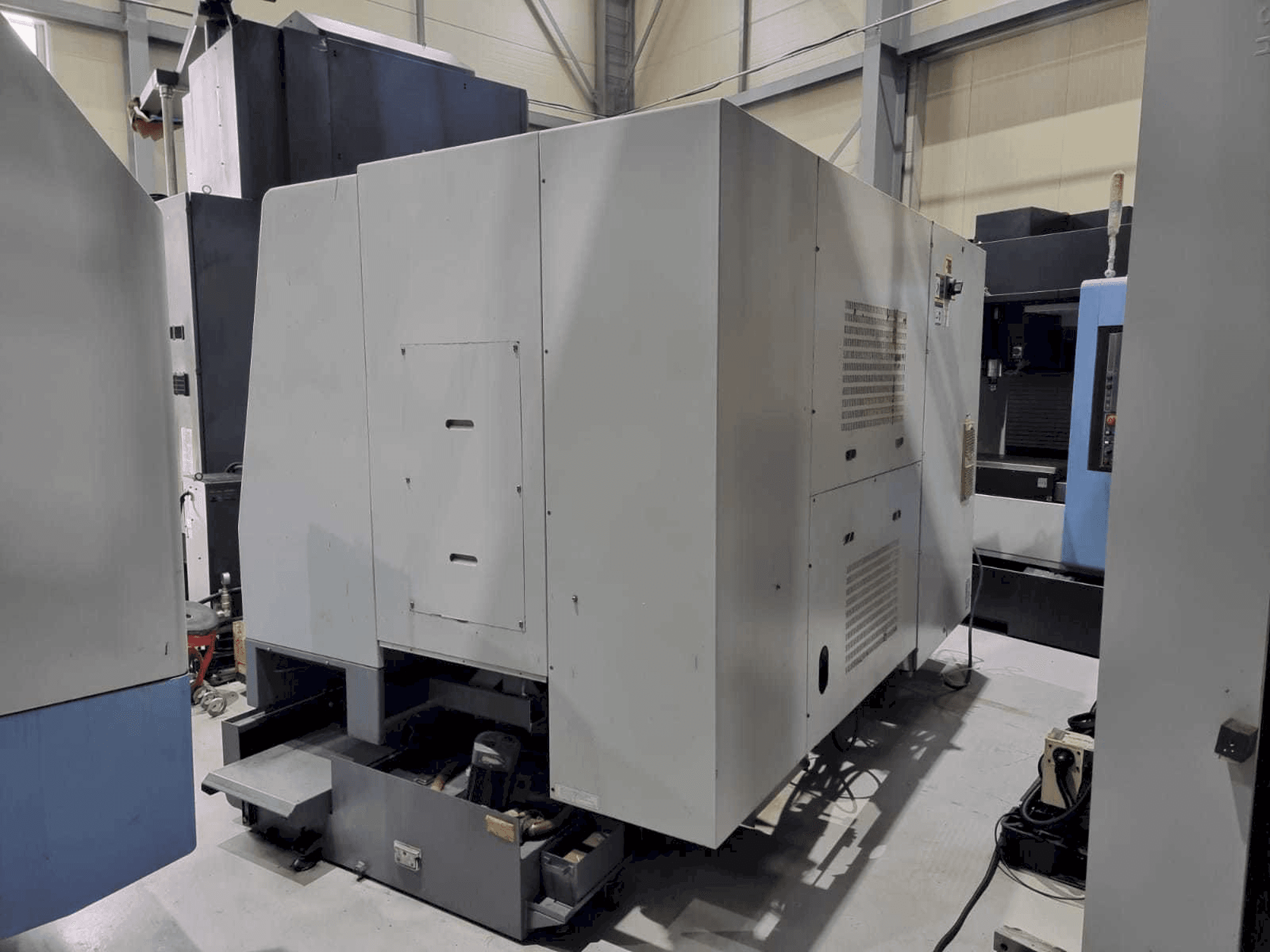 Vooraanzicht van Hyundai Kia SKT250Y machine