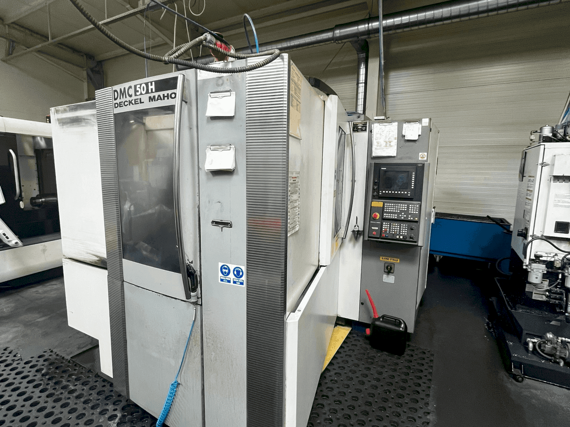Vooraanzicht van DECKEL MAHO DMC 50 H machine