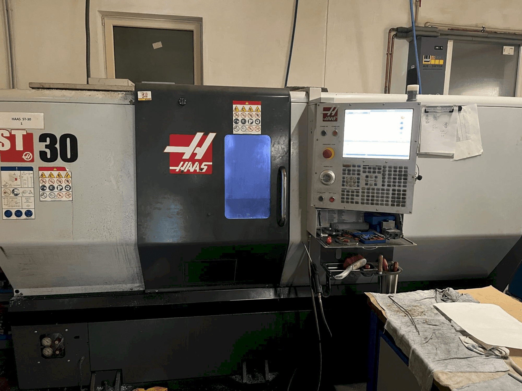 Vooraanzicht van HAAS ST-30 machine