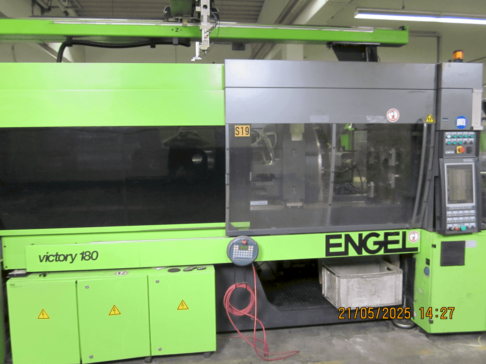 Vooraanzicht van Engel VC 330H/200el/180 Combi machine
