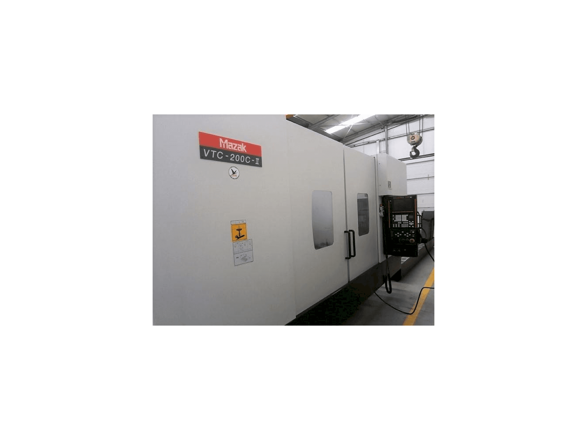 Vooraanzicht van Mazak VTC-200C machine