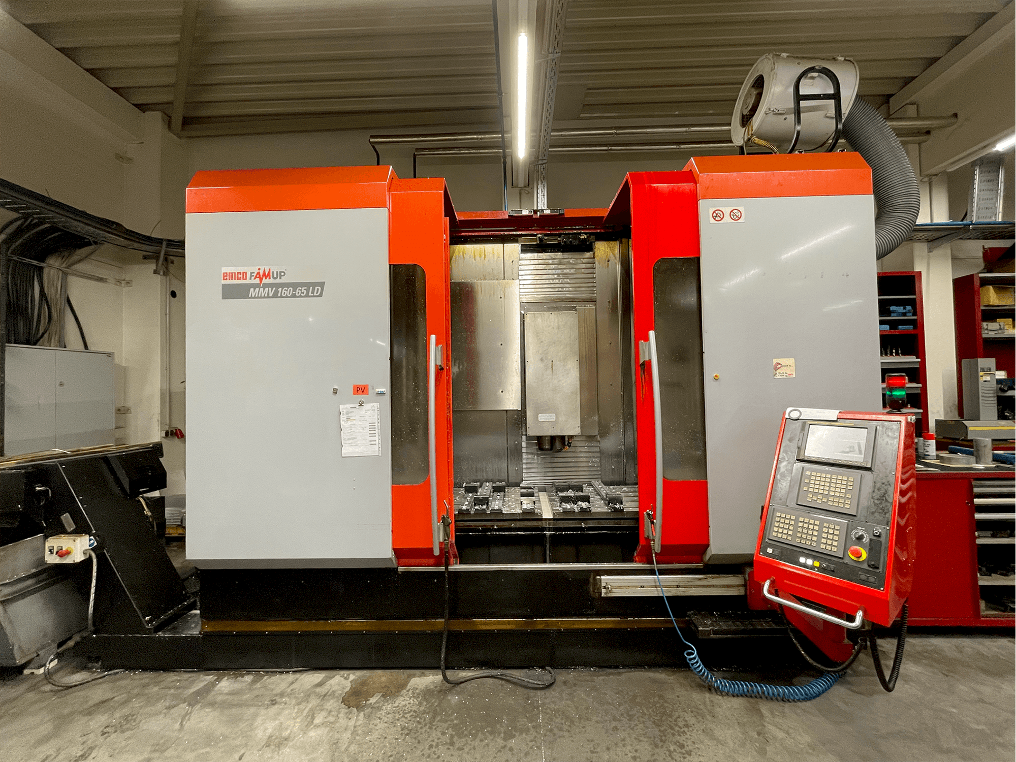 Vooraanzicht van EMCO Famup MMV-160-65LD machine