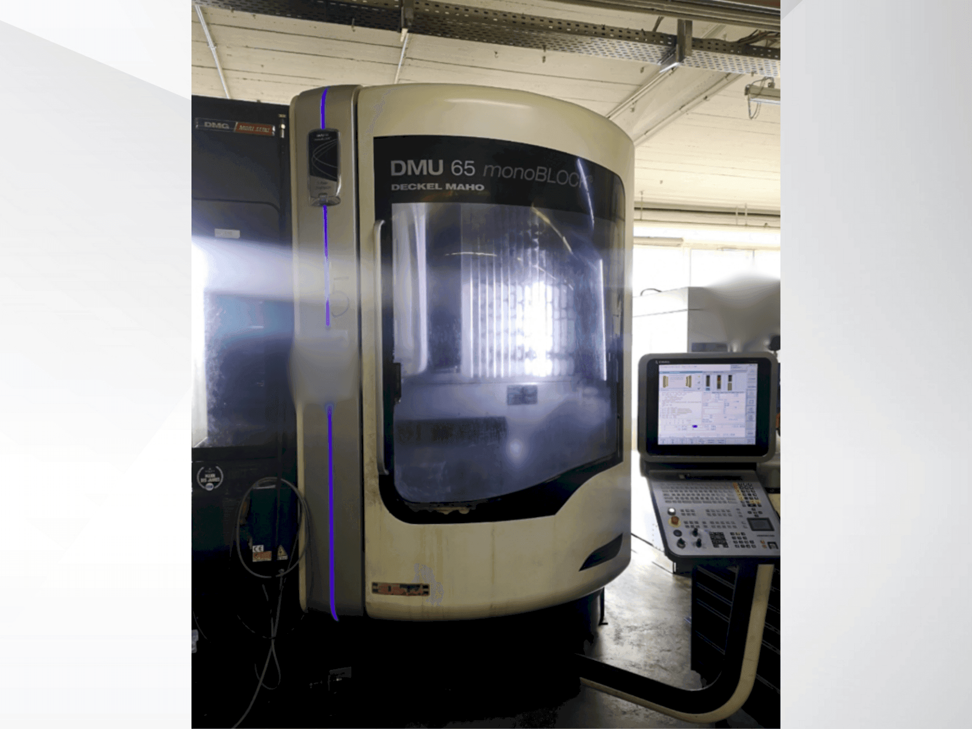 Vooraanzicht van DECKEL MAHO DMU 60 monoBlock machine