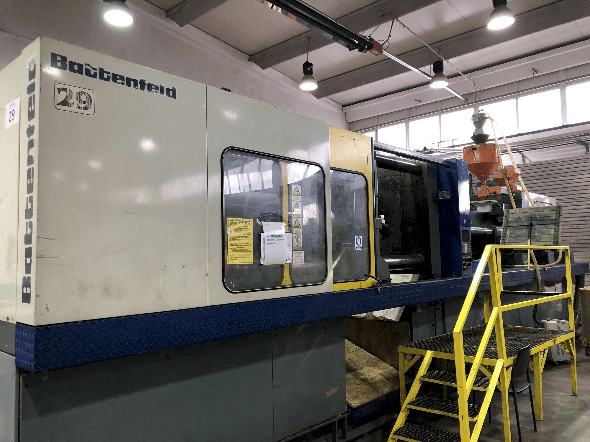 Vooraanzicht van Battenfeld BA-T 6500/6300 machine