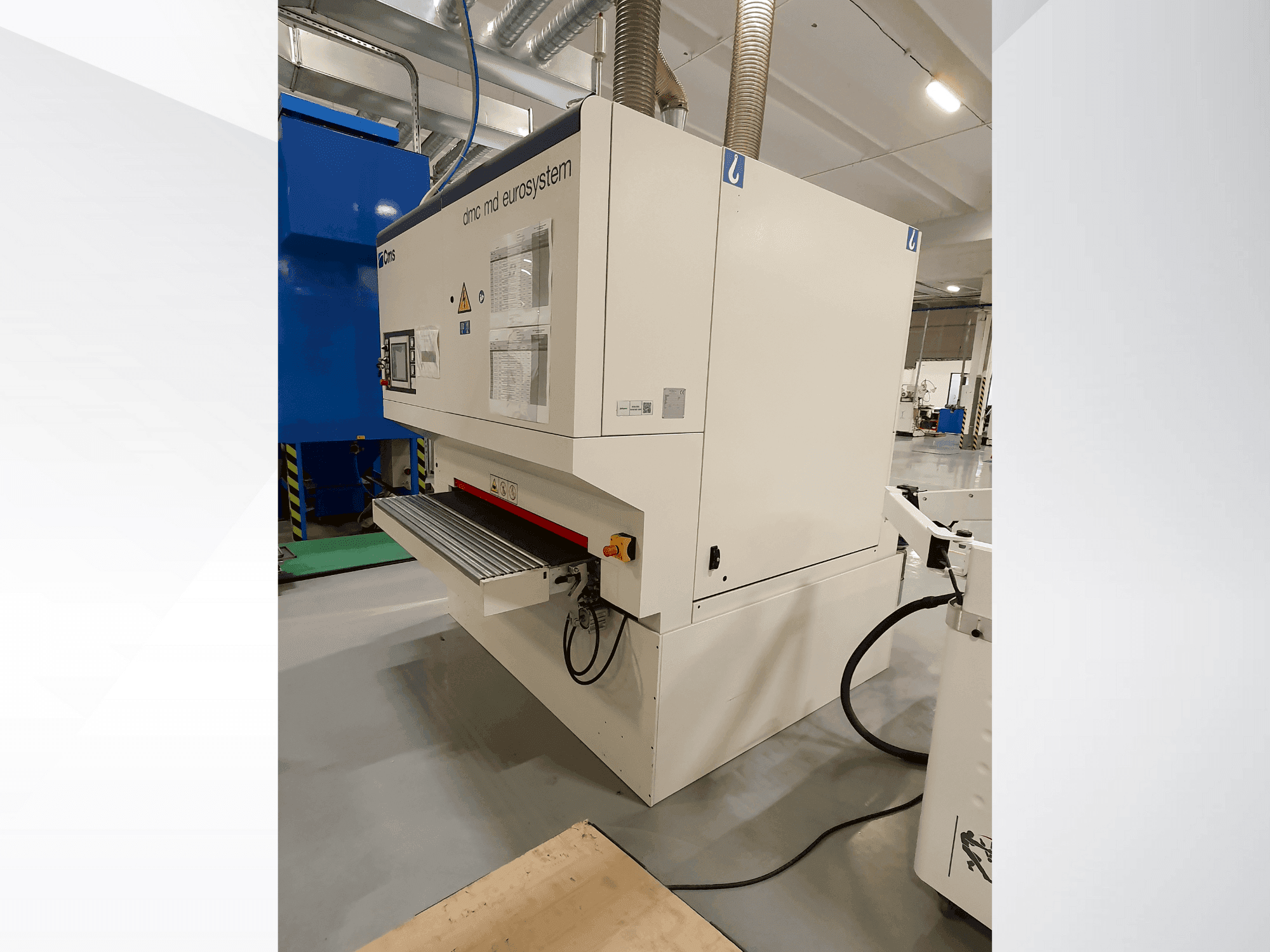 Vooraanzicht van CMS ESYM M3 1350 machine