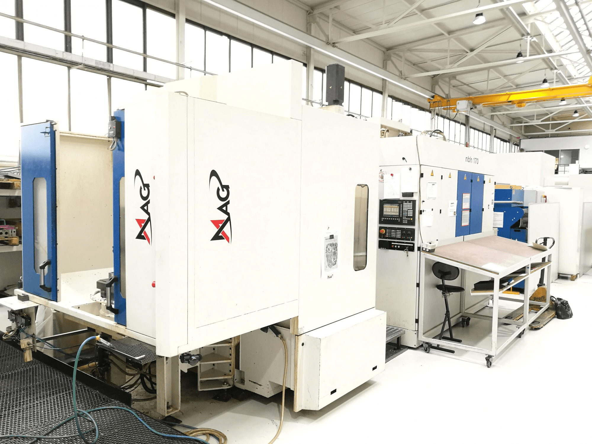 Links zicht van Hueller Hille NBH 170 machine