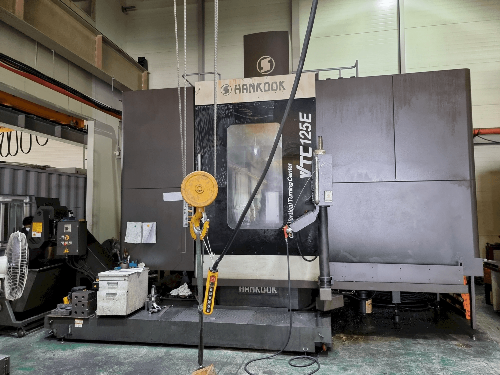 Vooraanzicht van HANKOOK VTC125E machine