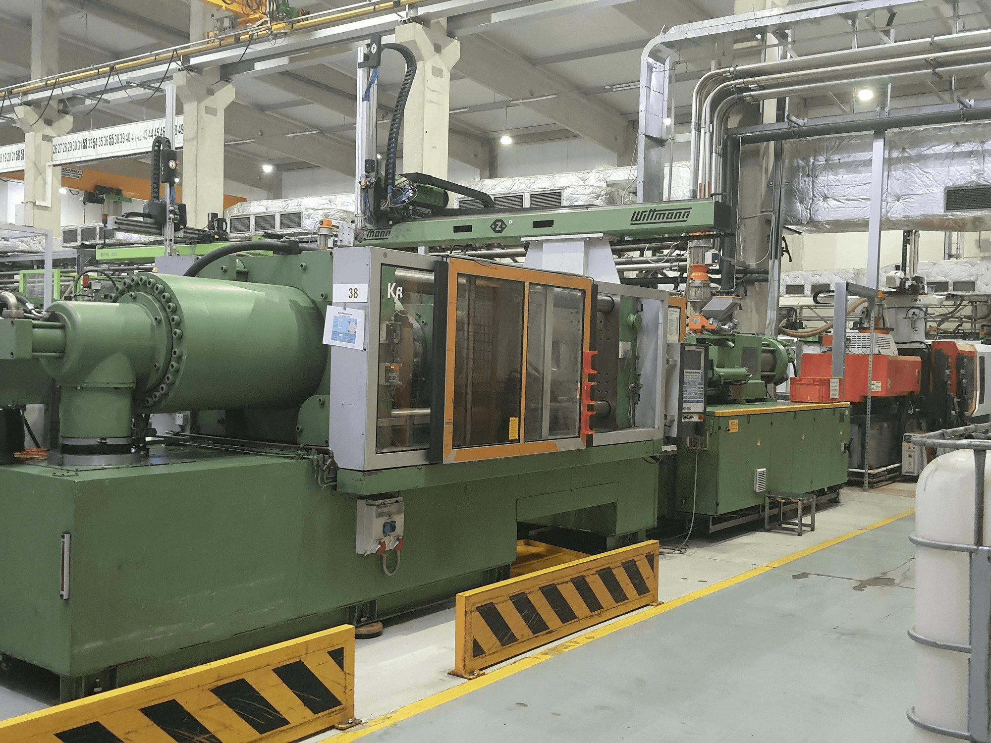 Vooraanzicht van Krauss Maffei 420-3000 machine