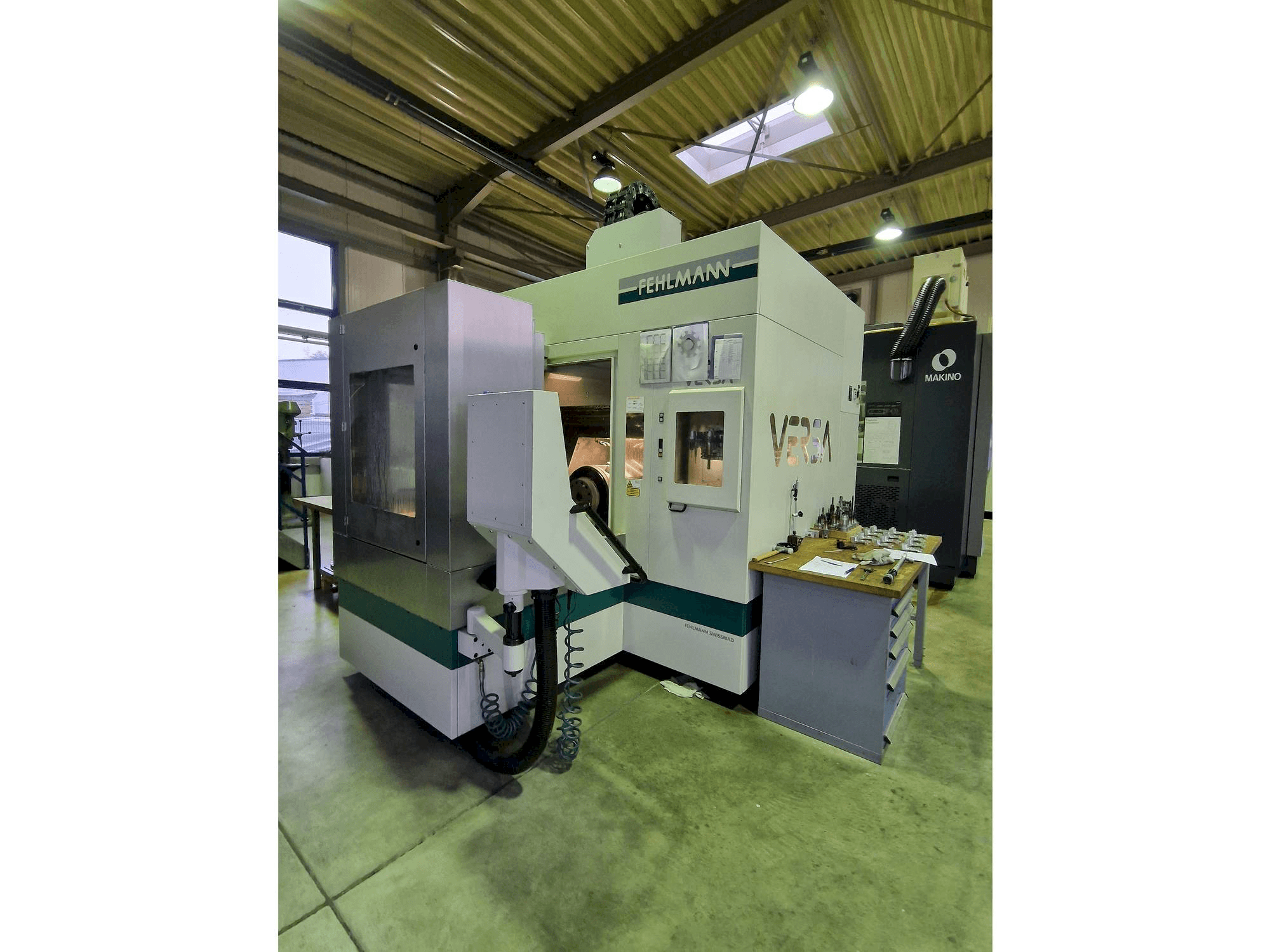 Vooraanzicht van FEHLMANN Versa P825 machine