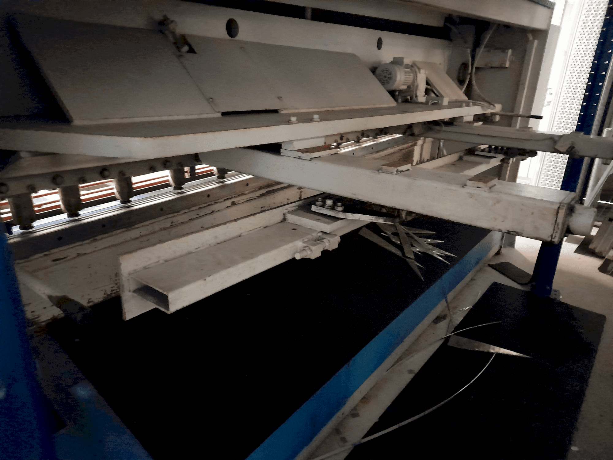 Vooraanzicht van LVD HST 25/6 machine