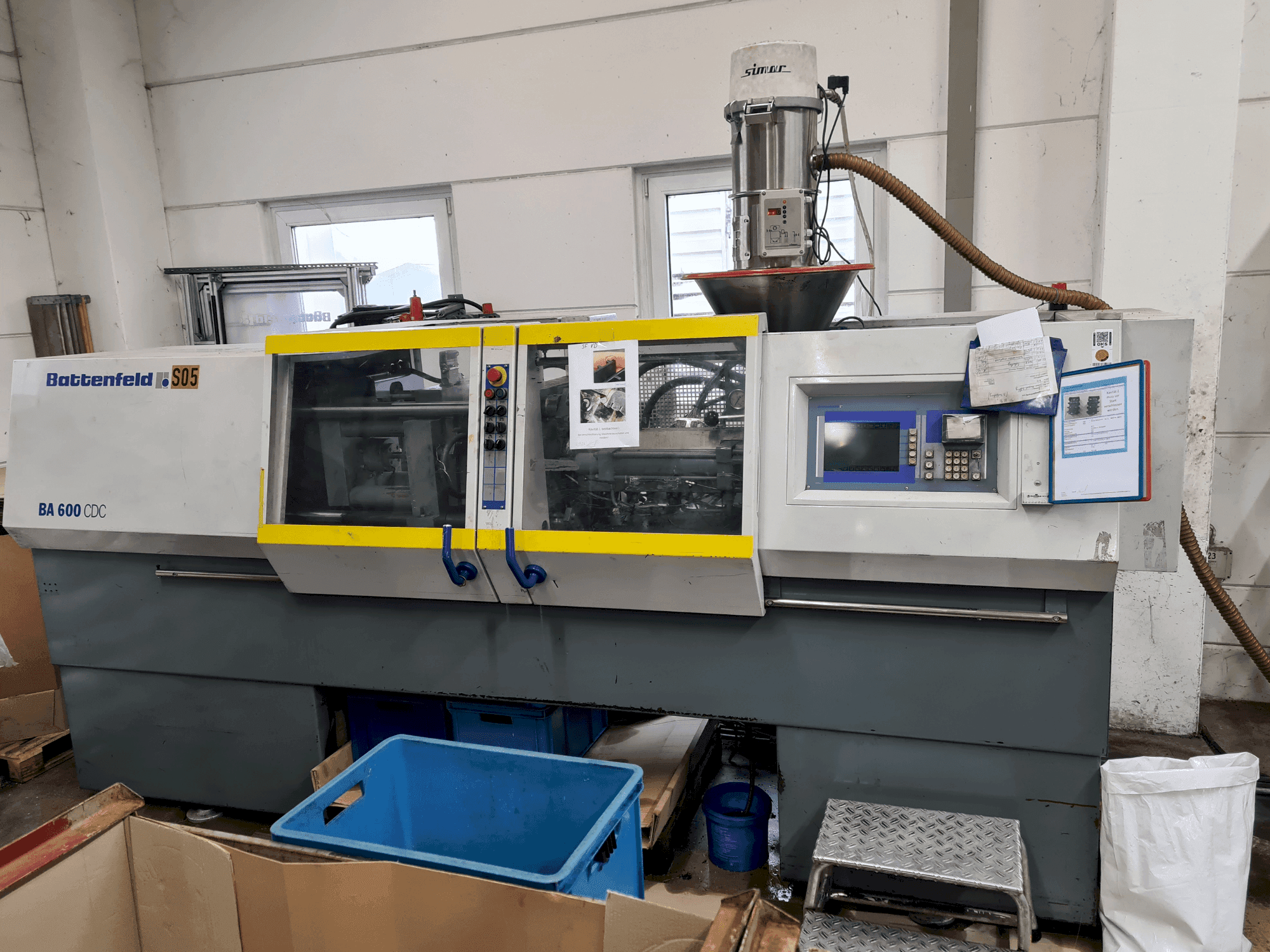 Vooraanzicht van Battenfeld BA 600/200 CDC machine