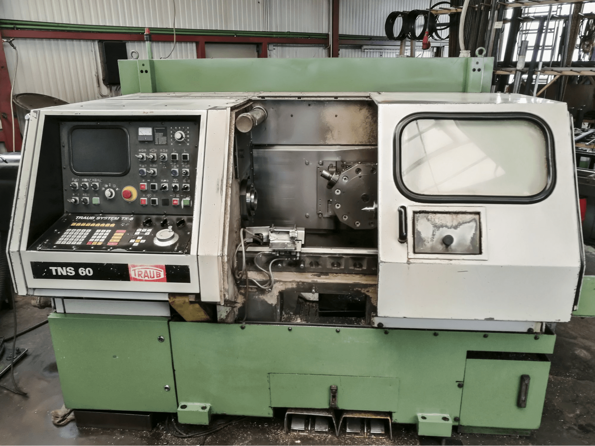 Vooraanzicht van TRAUB TNS 60 machine