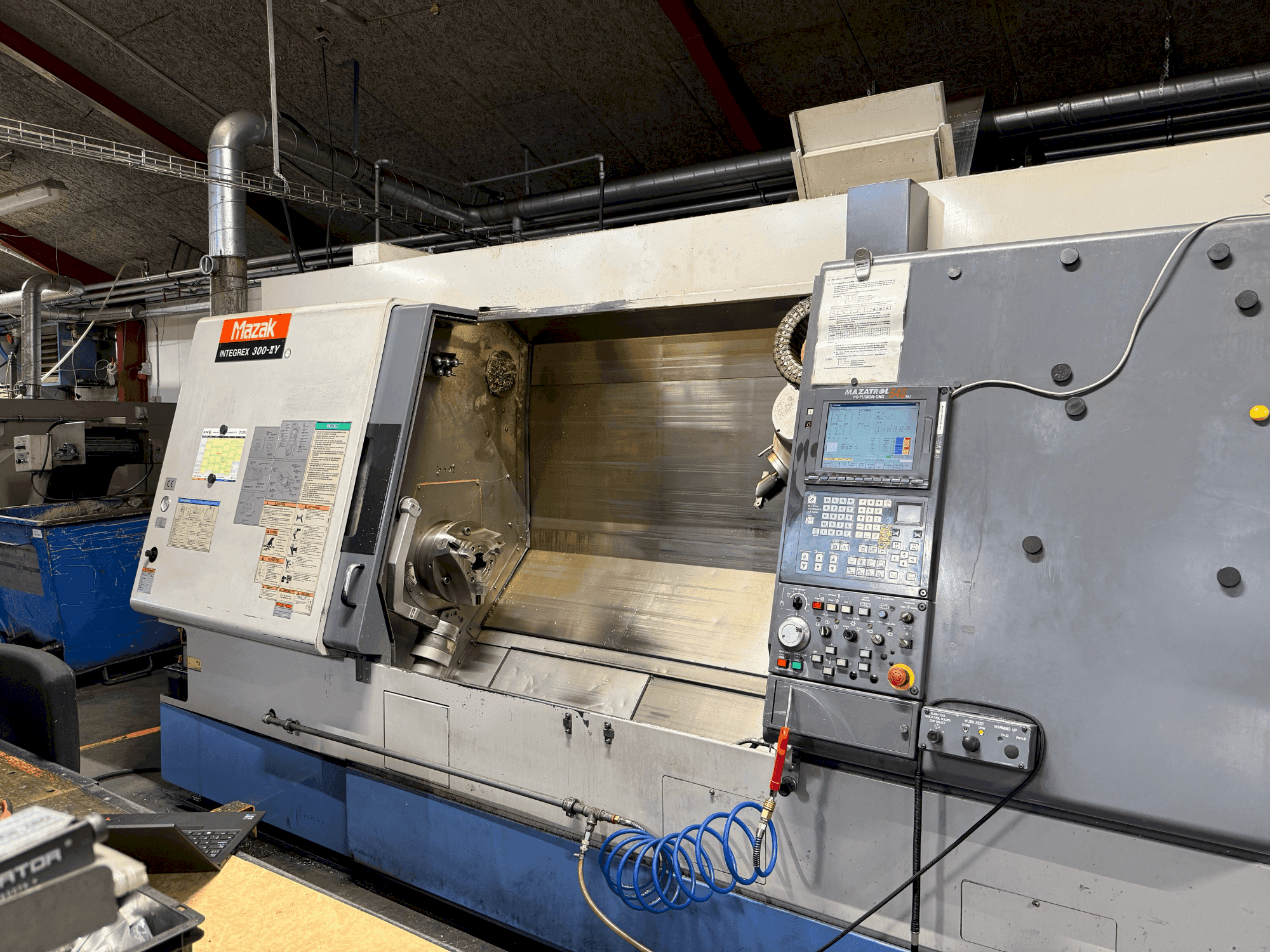 Vooraanzicht van Mazak Integrex 300-IIY (2002) machine
