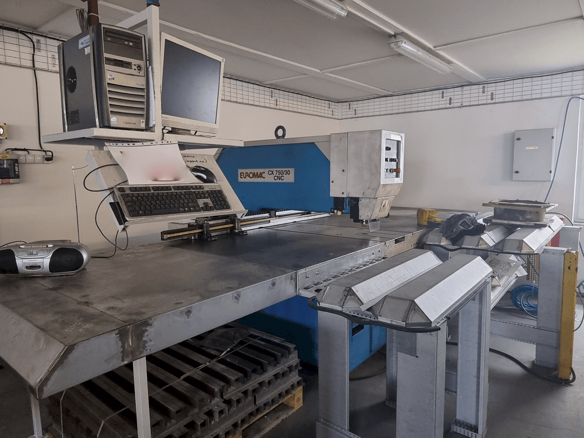 Vooraanzicht van Euromac CX 750/30 CNC machine