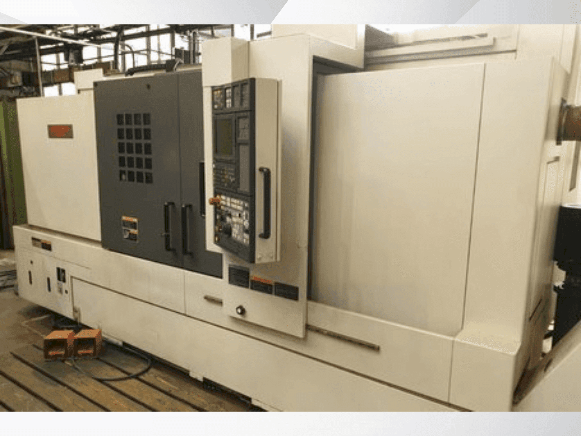 Vooraanzicht van MORI SEIKI NL2500MC machine