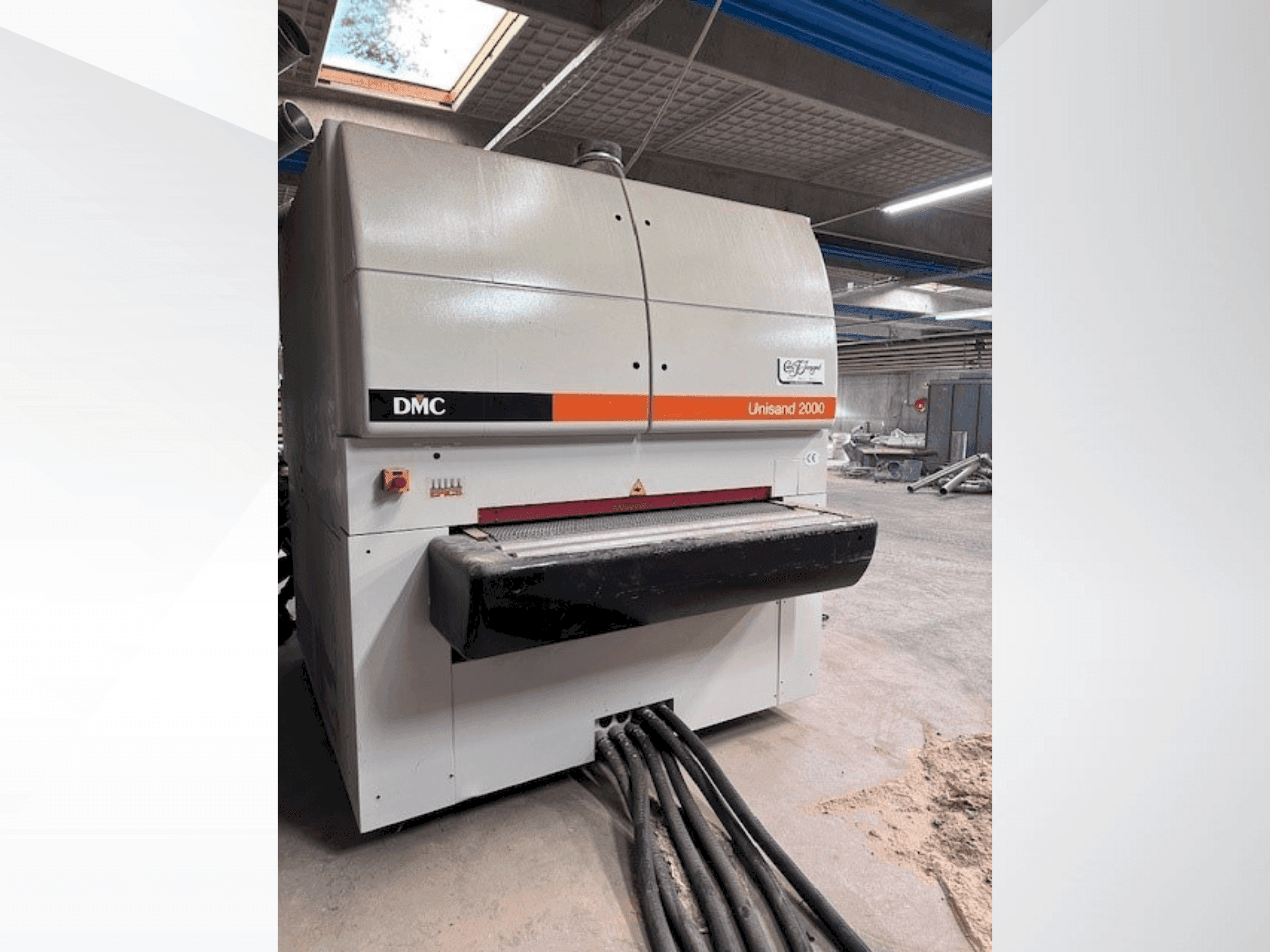 Vooraanzicht van DMC US 2000 M4 machine