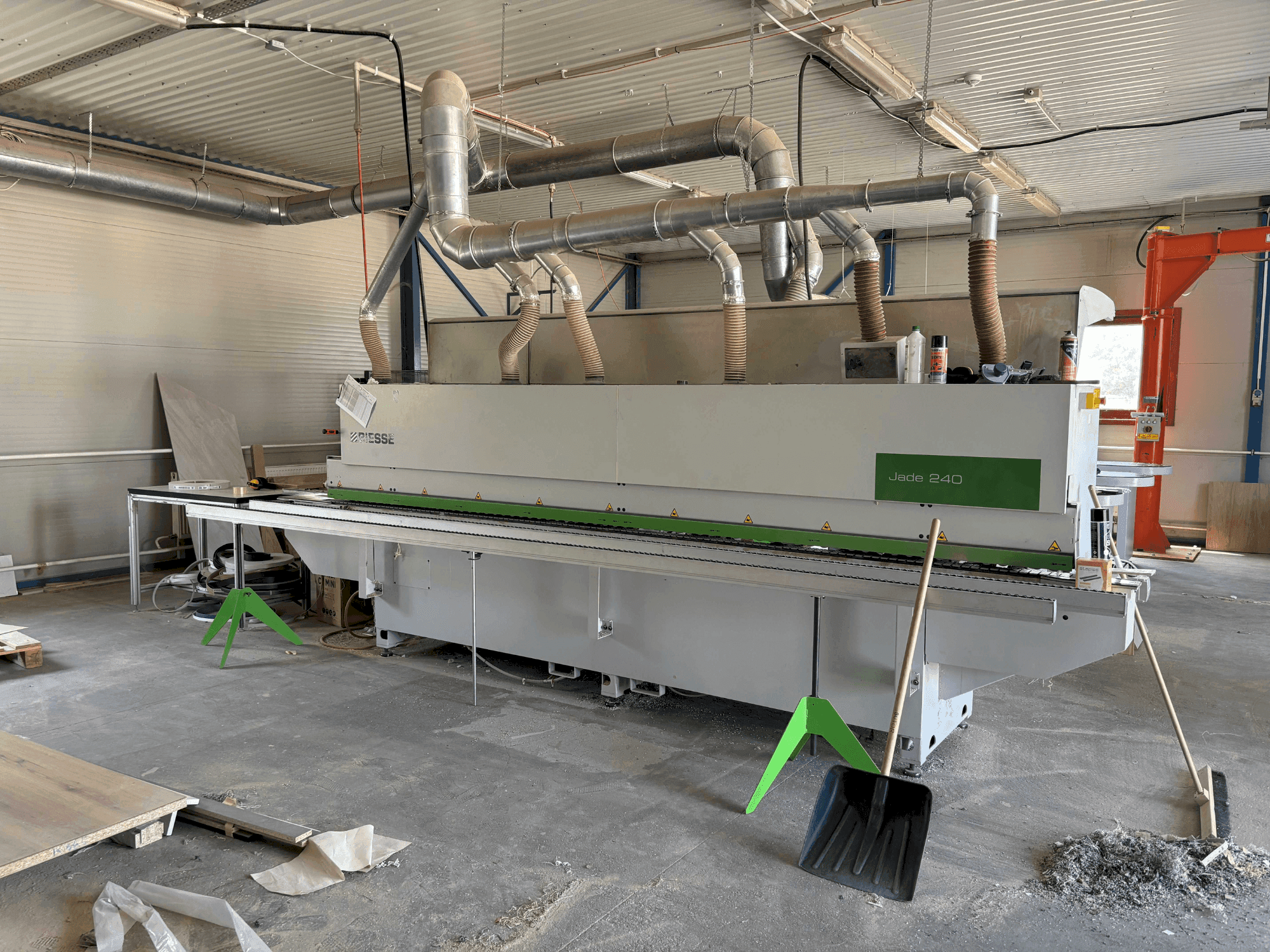 Vooraanzicht van BIESSE Jade 240 machine