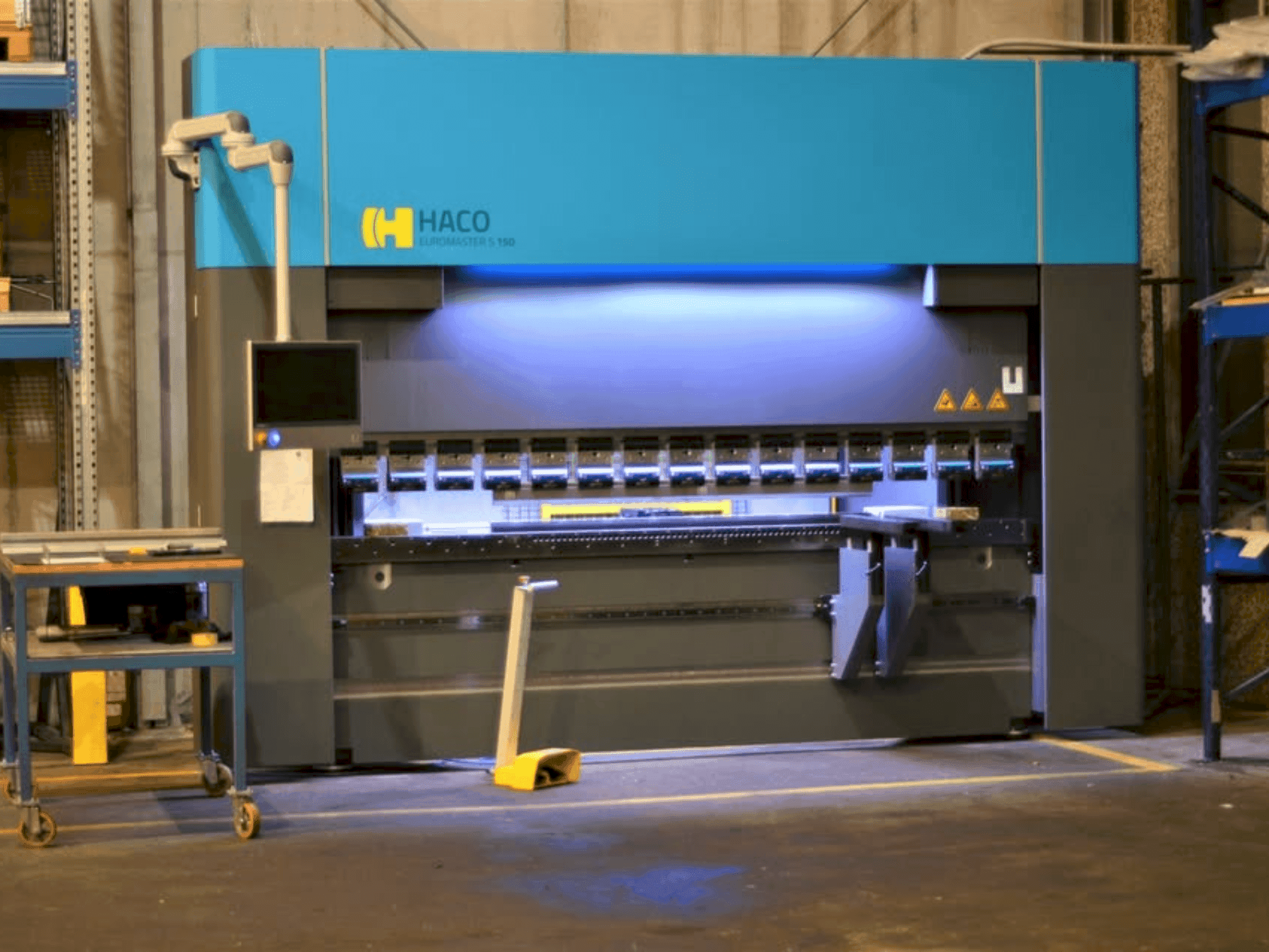 Vooraanzicht van HACO Euromaster S 30150 machine