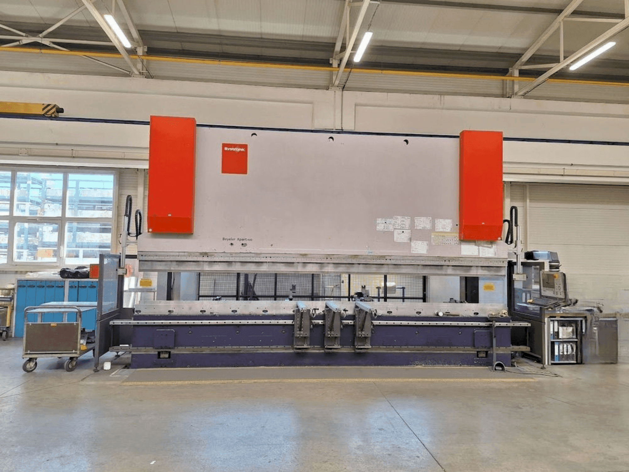 Vooraanzicht van Bystronic BEYELER XPERT 400 x 6200 machine
