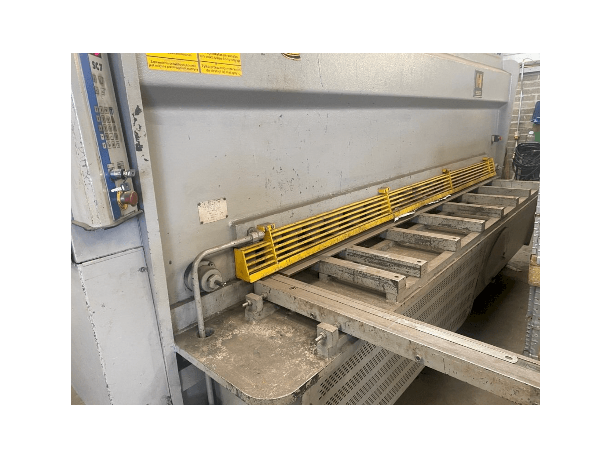 Vooraanzicht van HACO HSLX 3013 machine