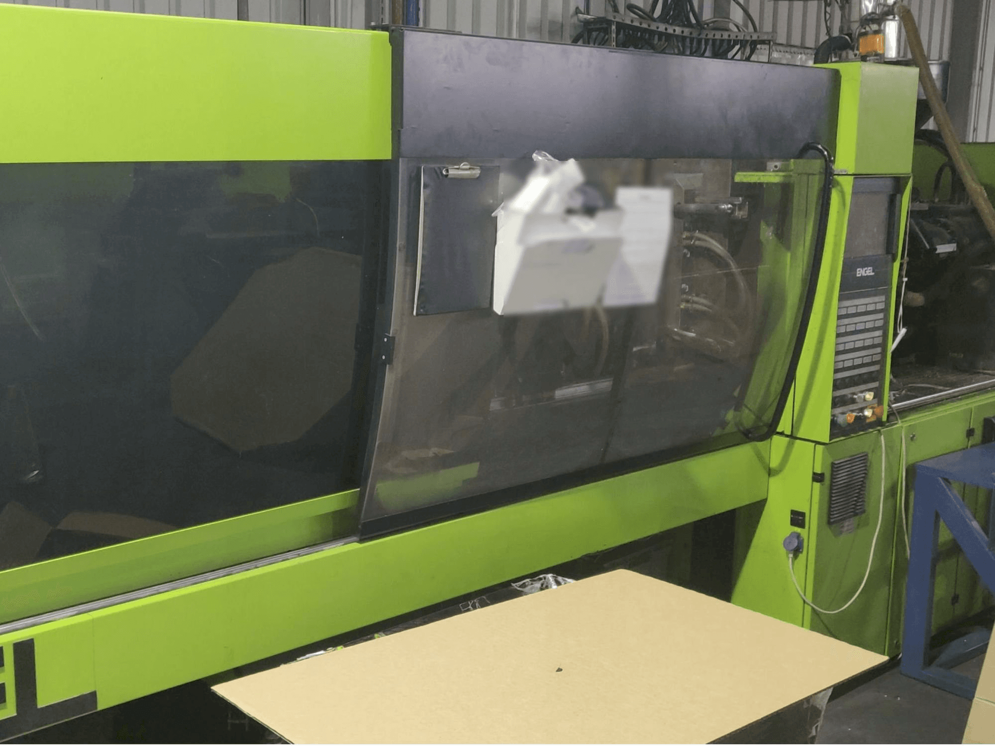 Vooraanzicht van ENGEL Victory 1050/220 Tech machine