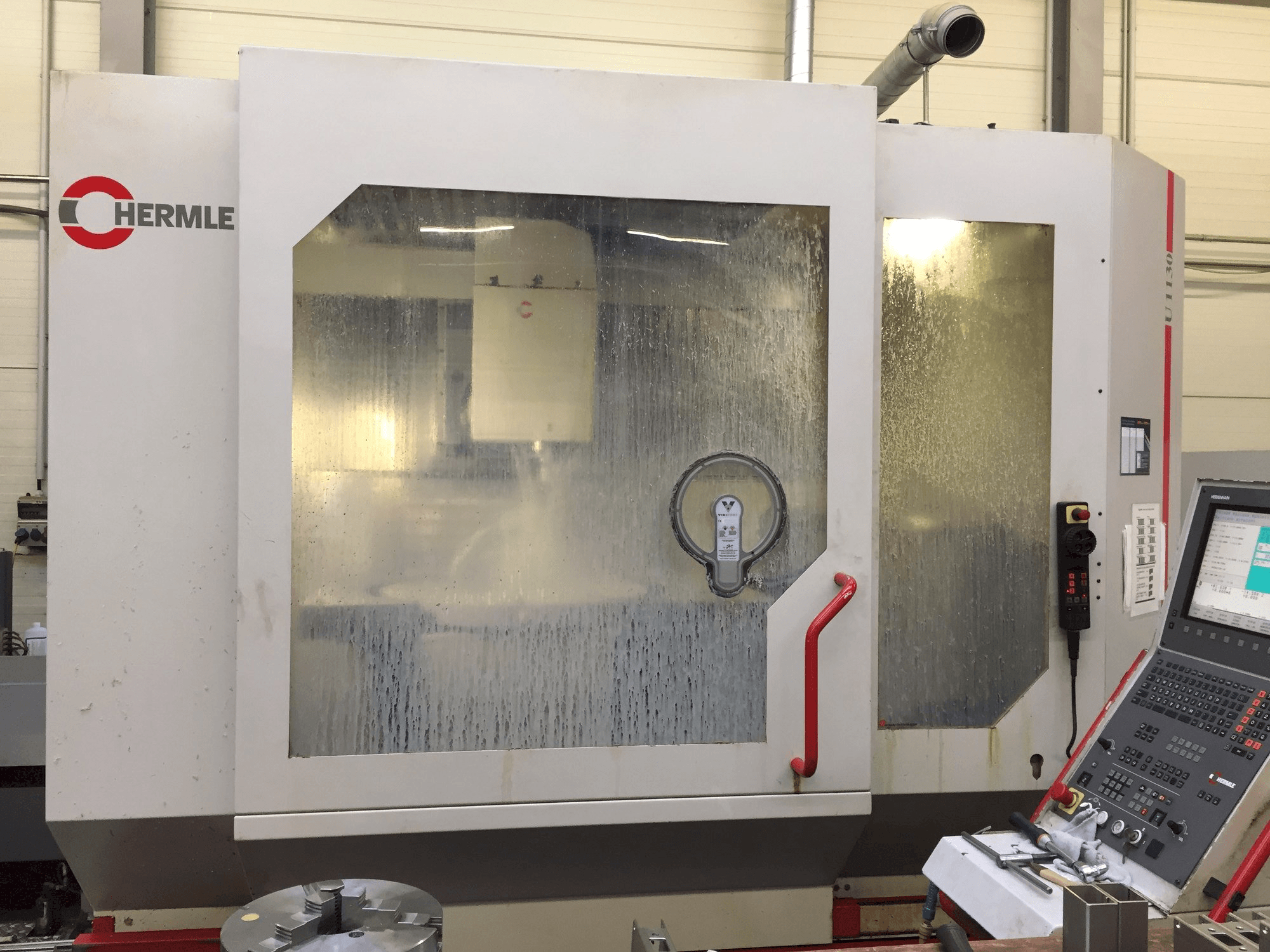 Vooraanzicht van HERMLE U1130 machine