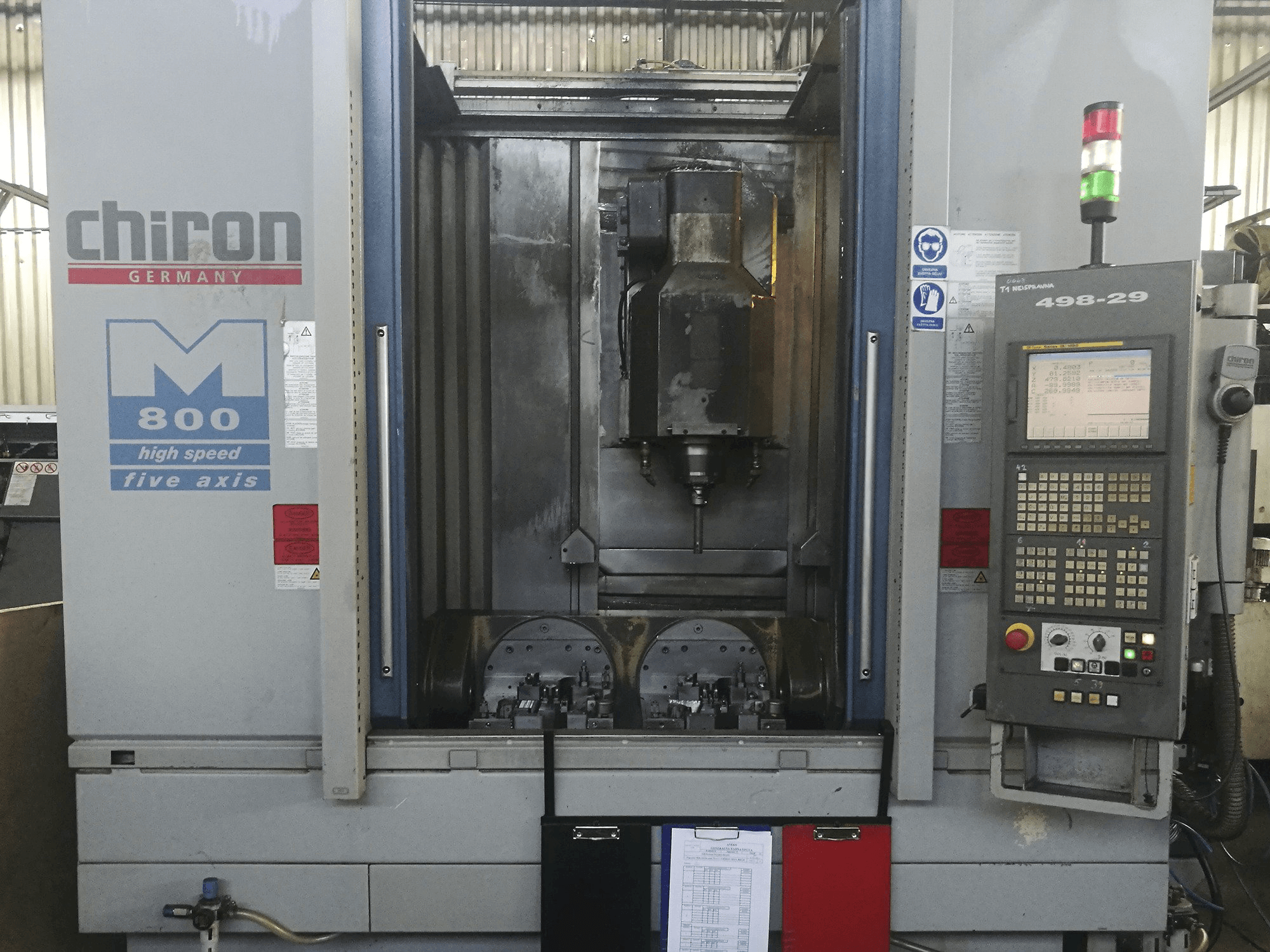 Vooraanzicht van CHIRON MILL 800 machine