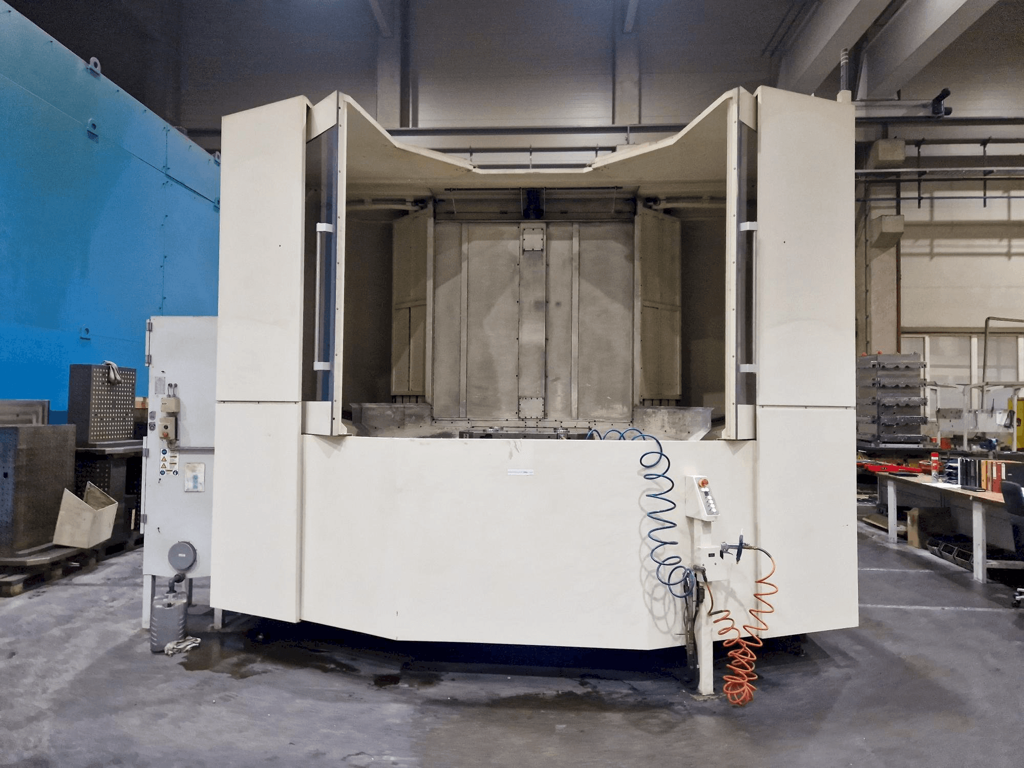Vooraanzicht van Makino a120nx machine