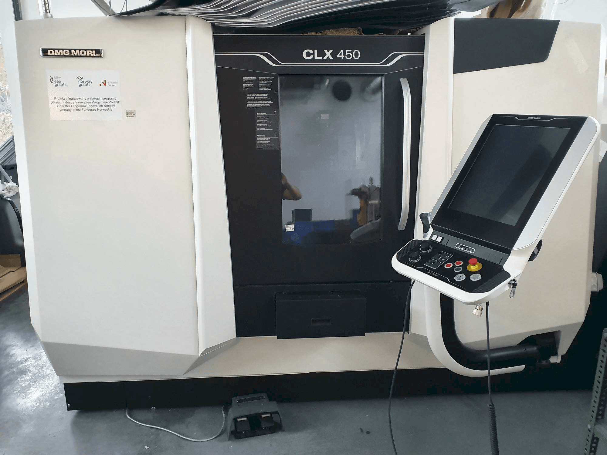 Vooraanzicht van DMG MORI CLX450 machine
