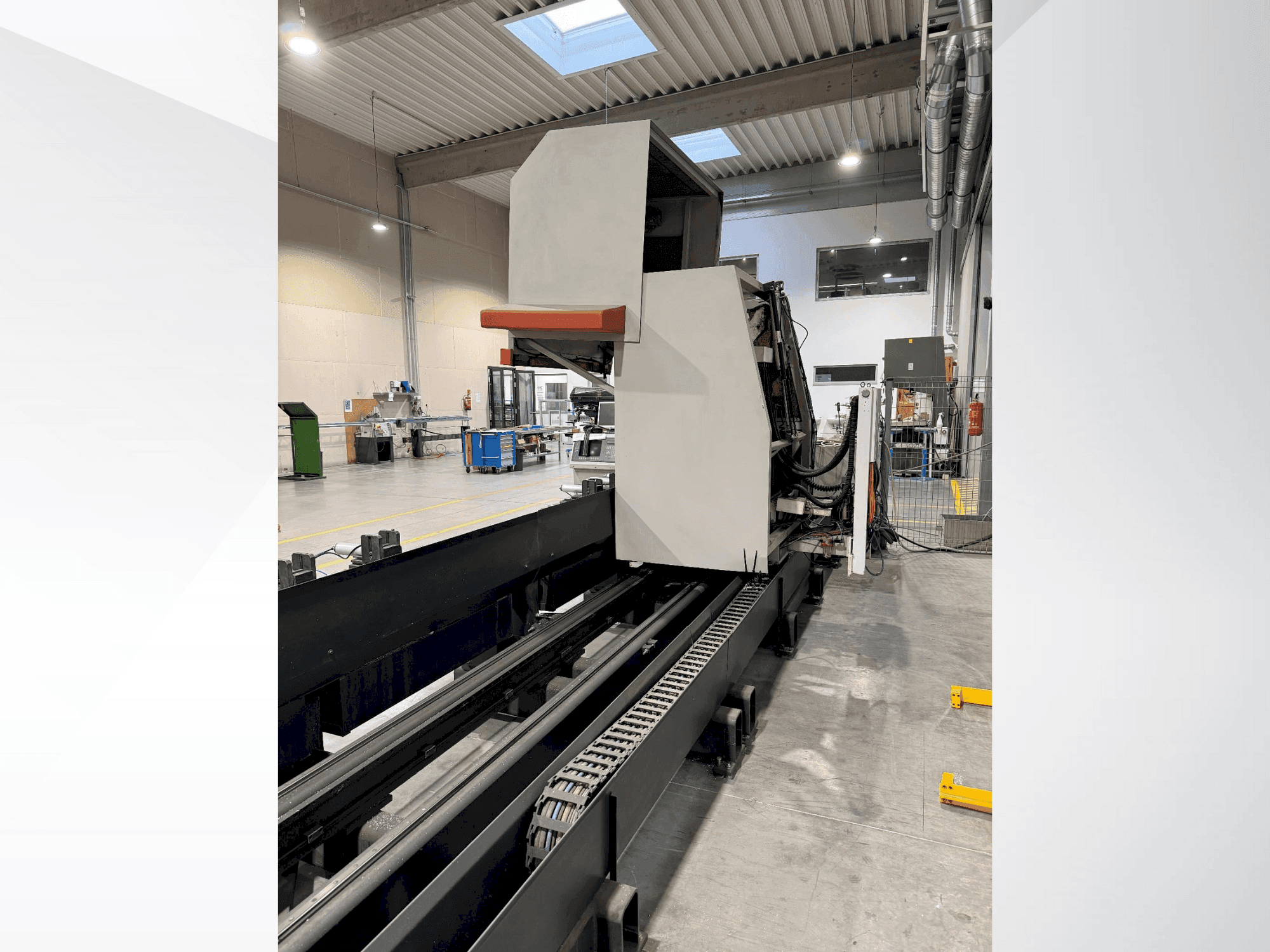 Vooraanzicht van Elumatec SBZ 130 machine
