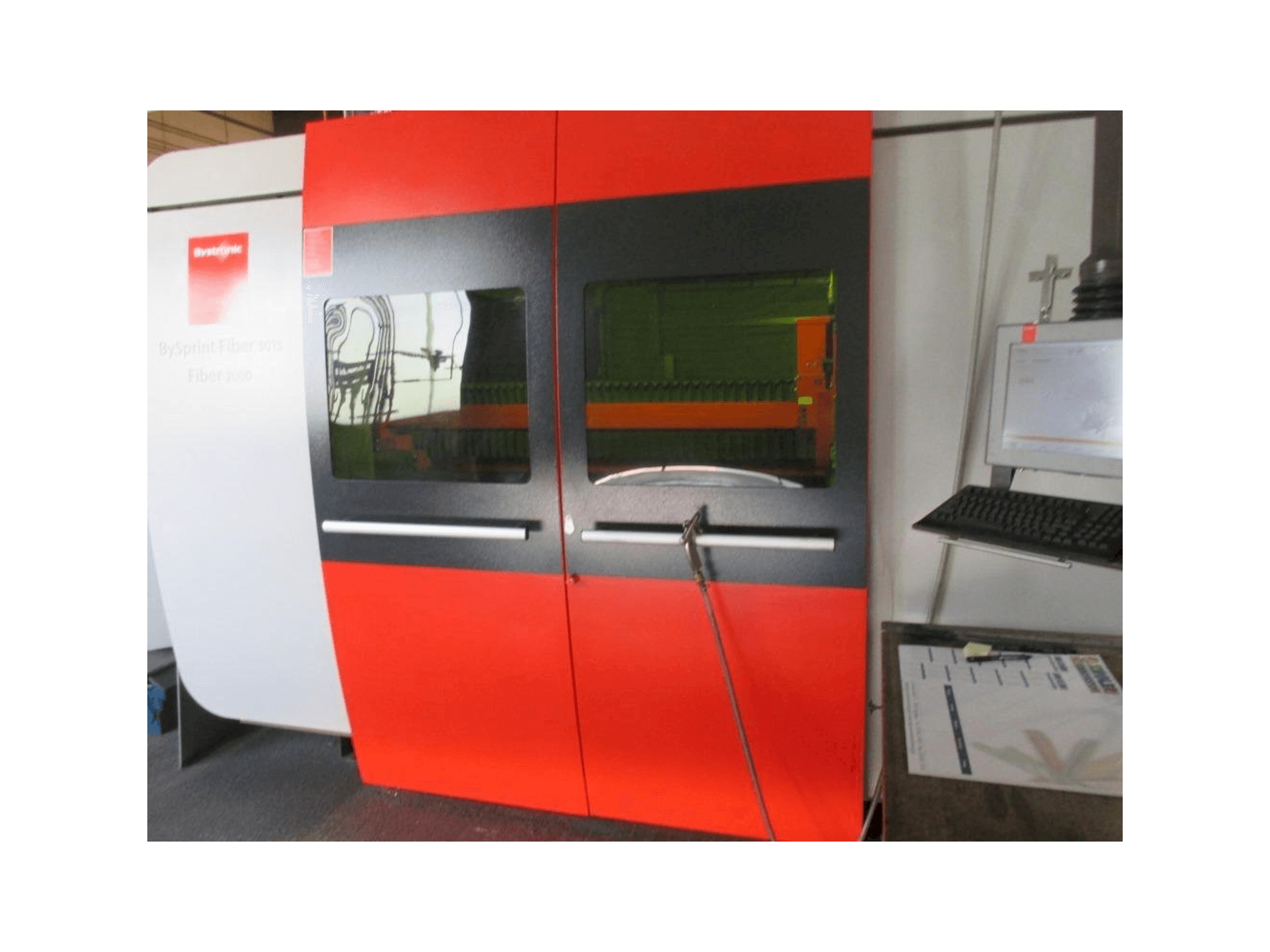 Vooraanzicht van Bystronic BySprint Fiber 3015 machine