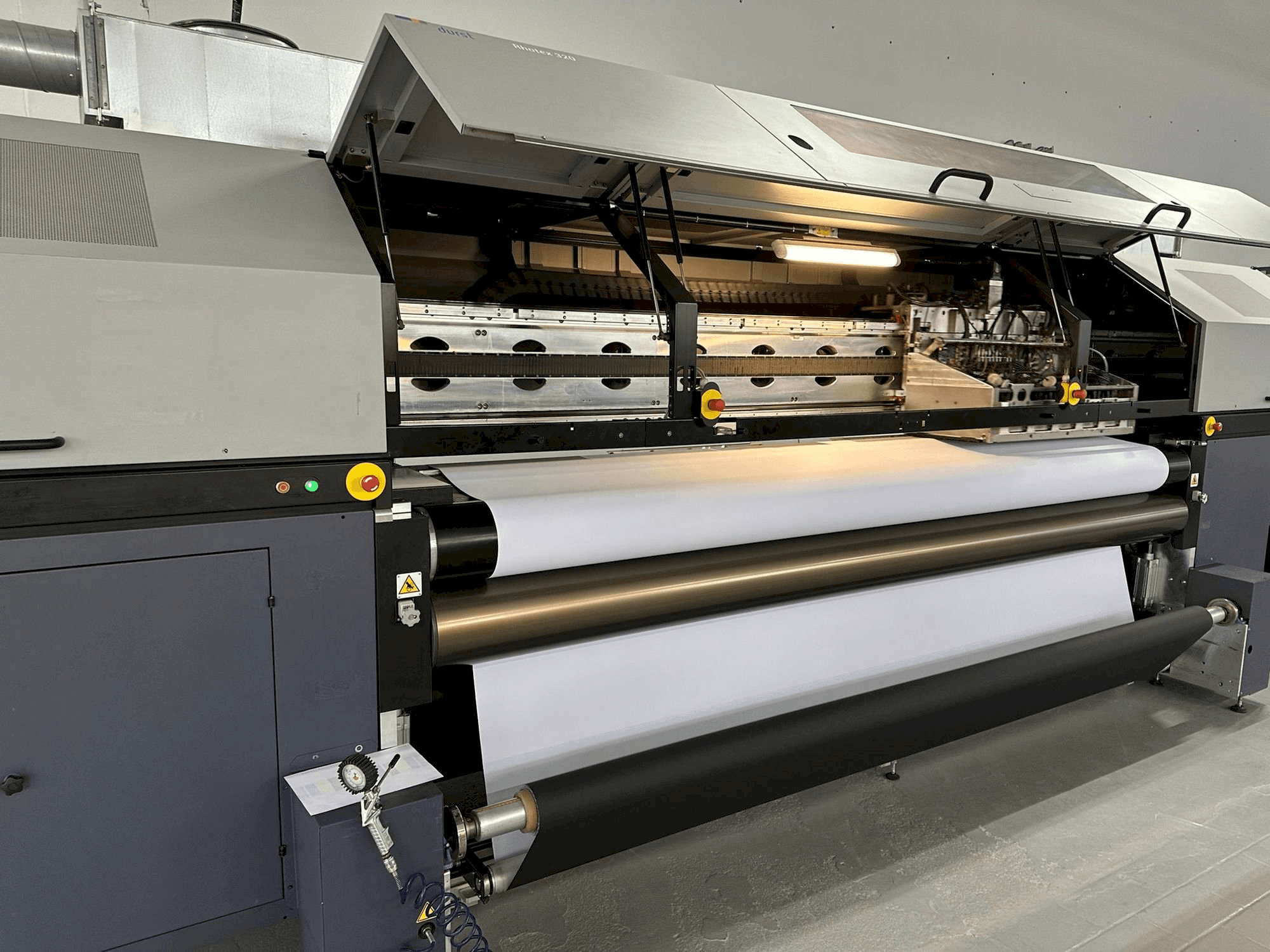 Vooraanzicht van Durst Rhotex 320 machine