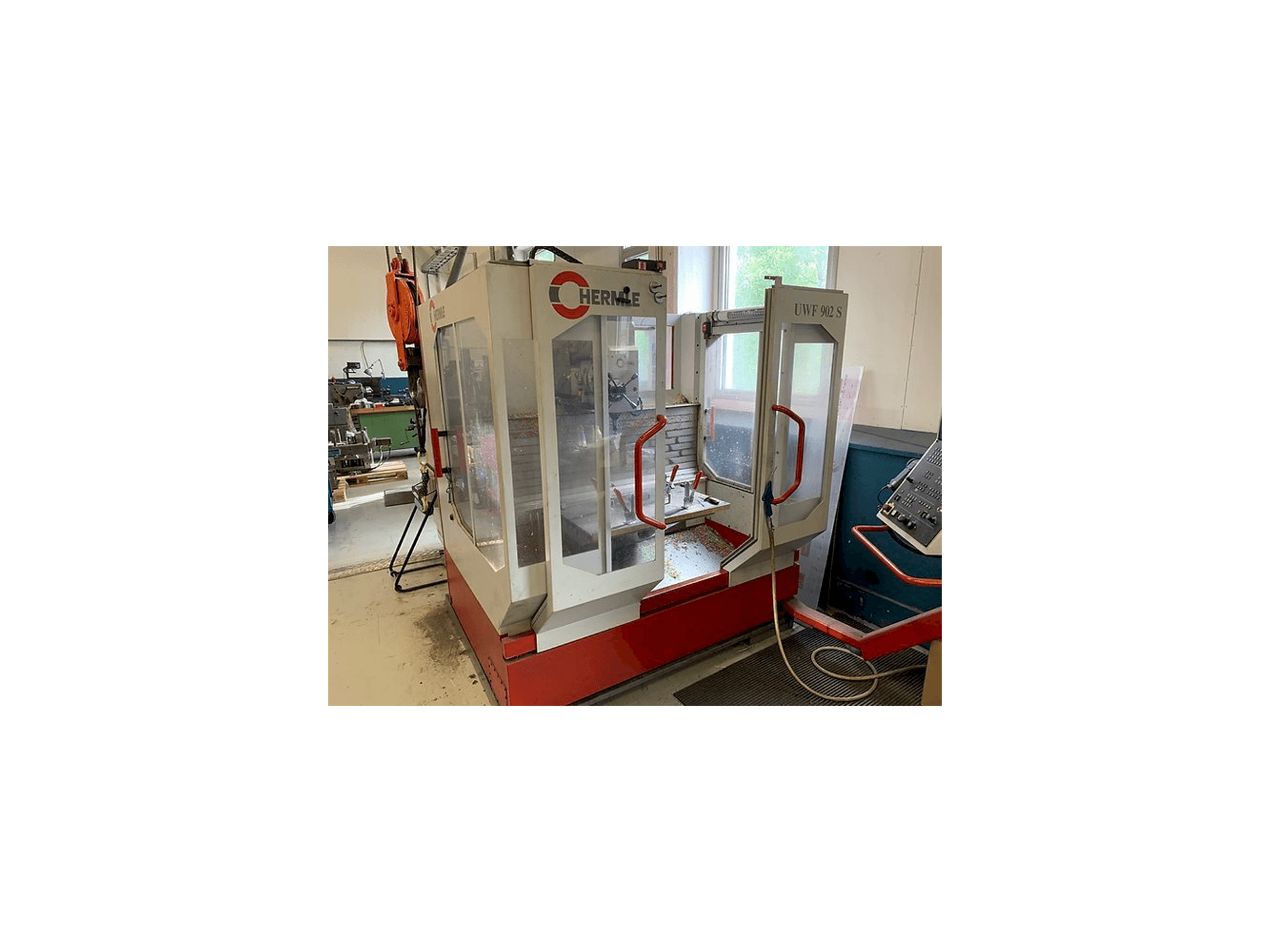 Vooraanzicht van HERMLE UWF 902 S machine