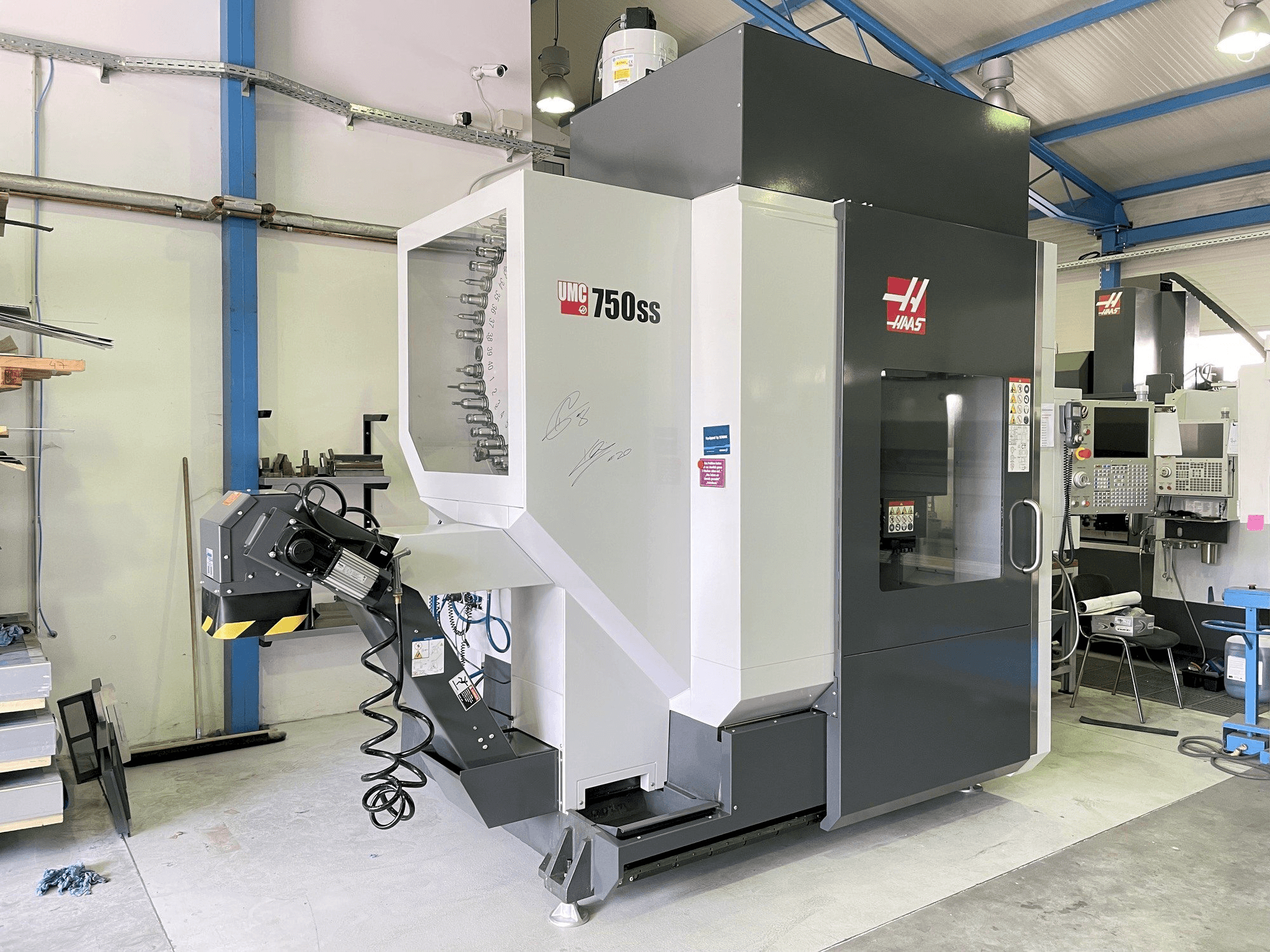 Vooraanzicht van HAAS UMC 750 SS machine