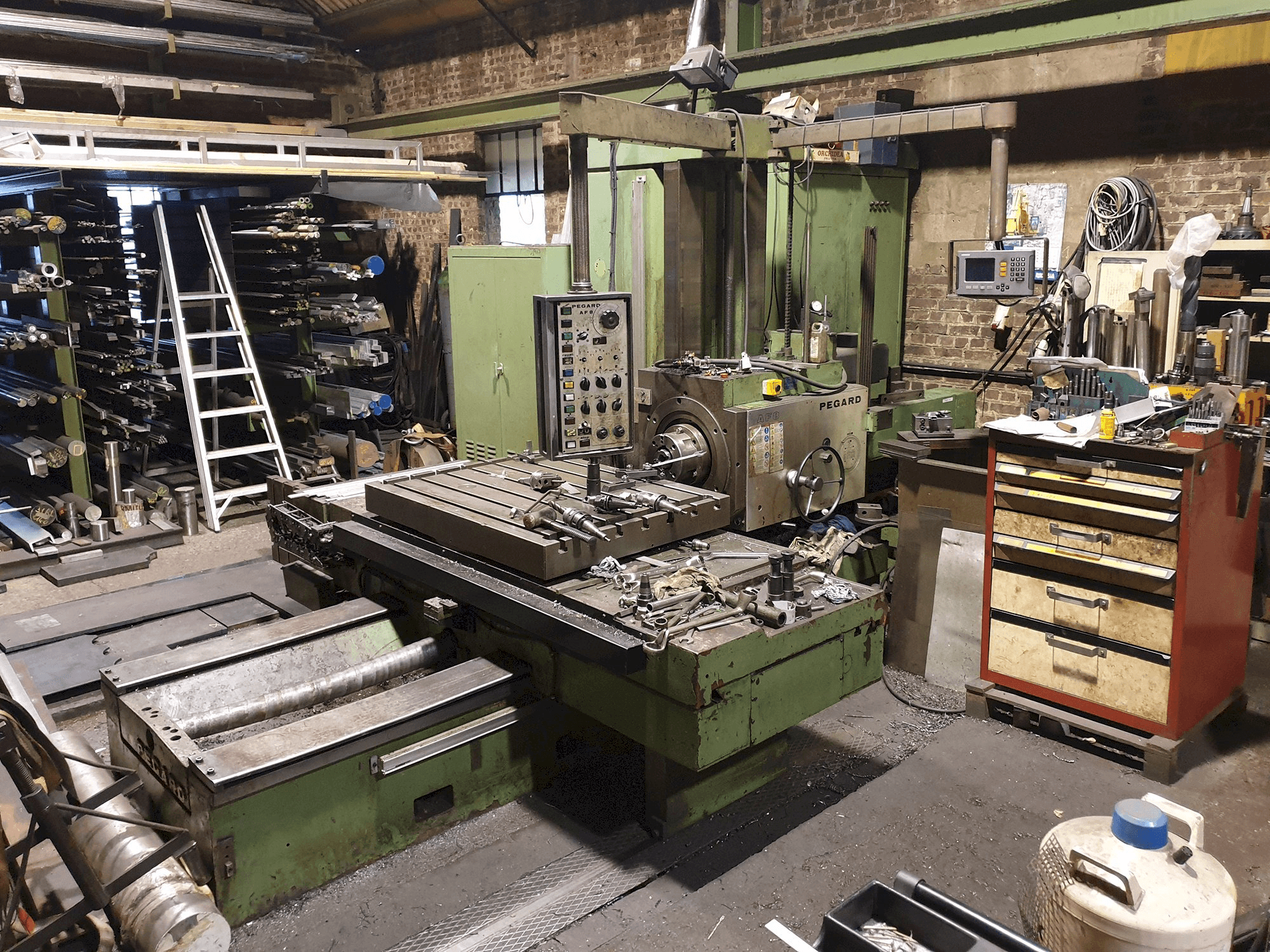 Vooraanzicht van PEGARD AF 8 machine