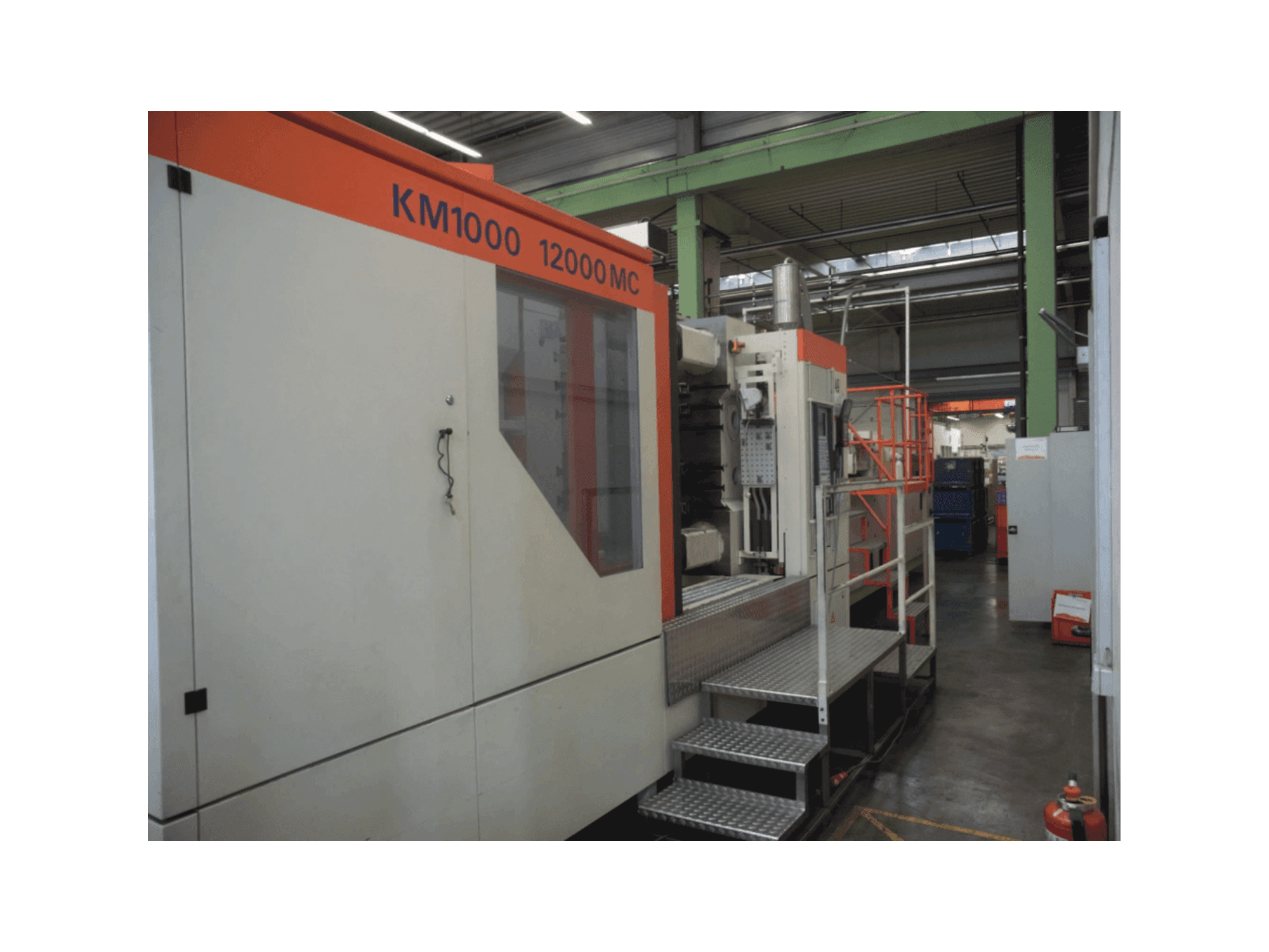 Vooraanzicht van Krauss Maffei 1000-12000 MC machine