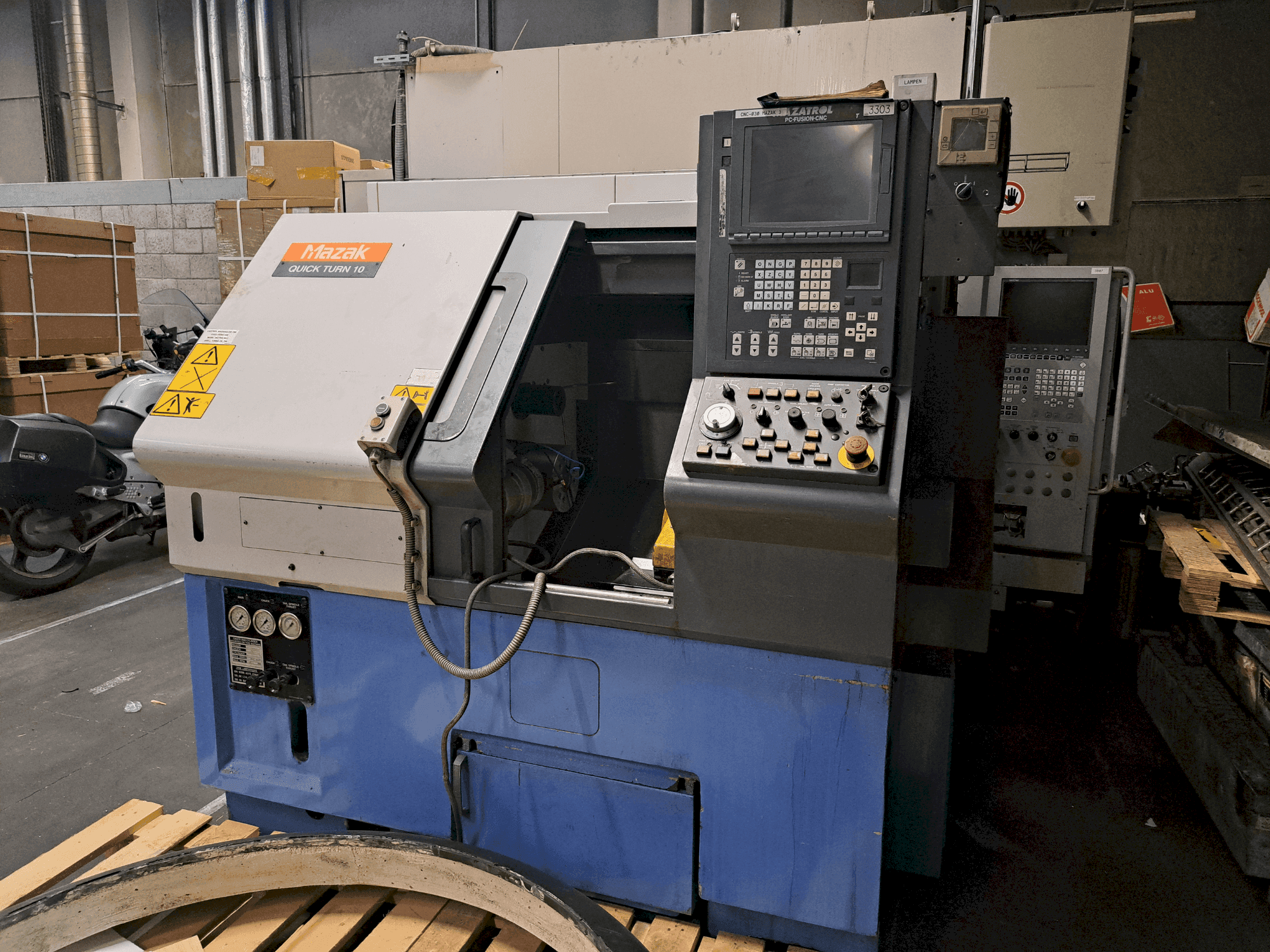 Vooraanzicht van Mazak QTN-10 machine