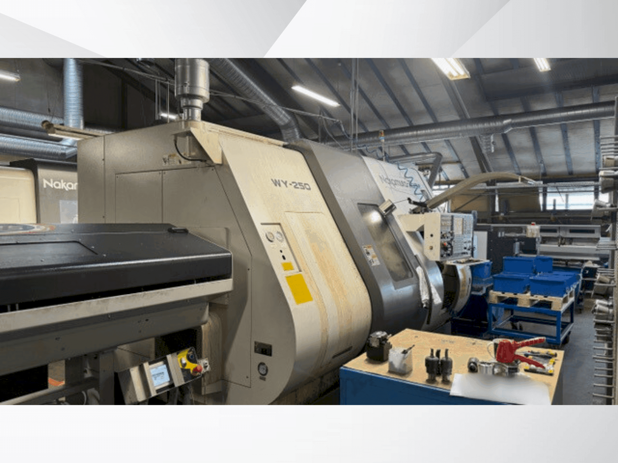 Vooraanzicht van NAKAMURA-TOME WY-250 machine