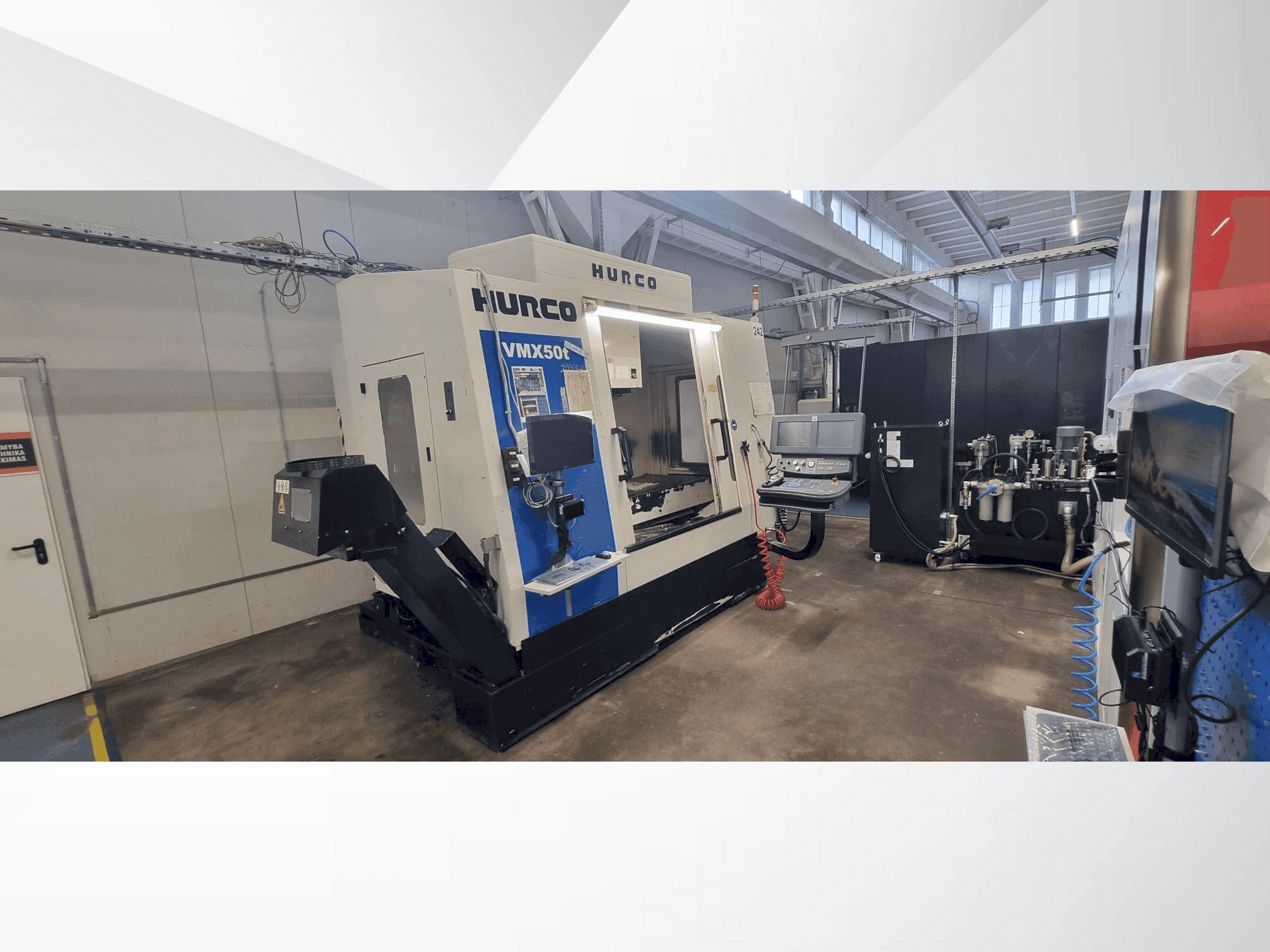 Vooraanzicht van Hurco VMX 50T machine