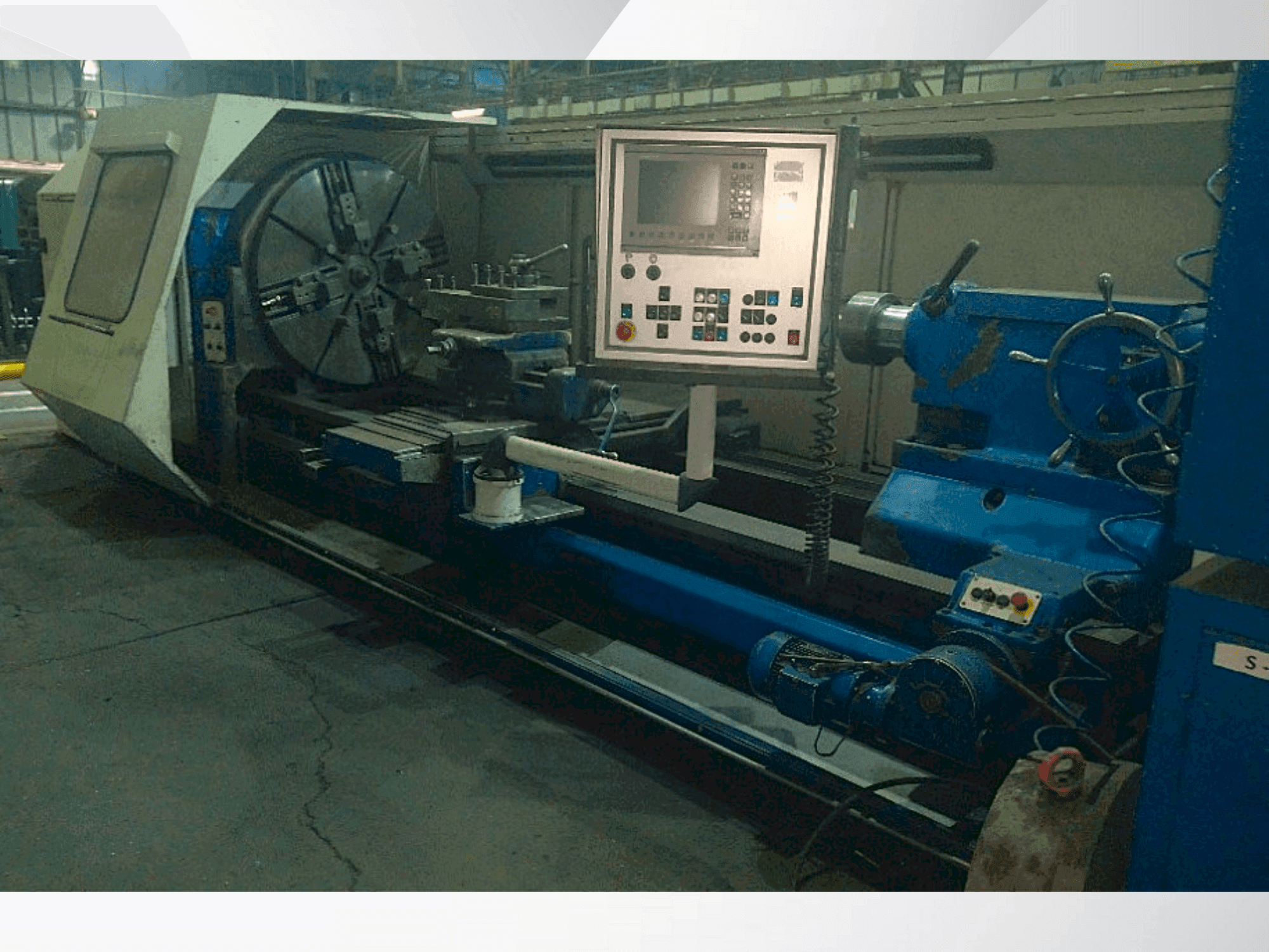 Vooraanzicht van SKODA SRM 125 CNC machine