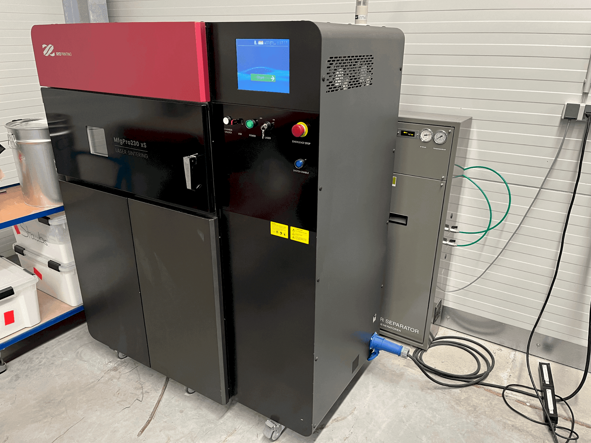 Vooraanzicht van XYZ MfgPro230 xS (2022) machine