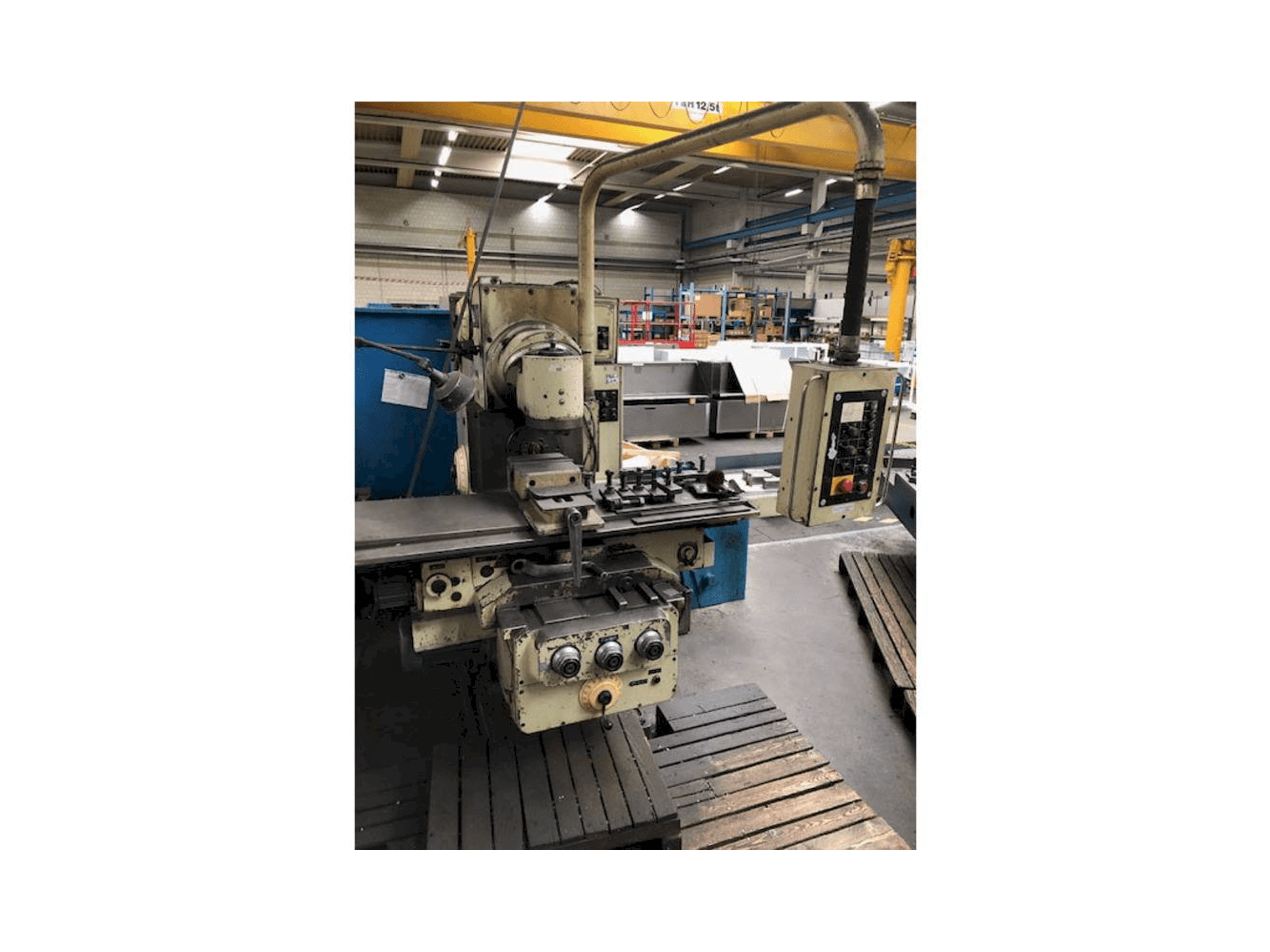 Vooraanzicht van ELEKTRONIK F400-E machine