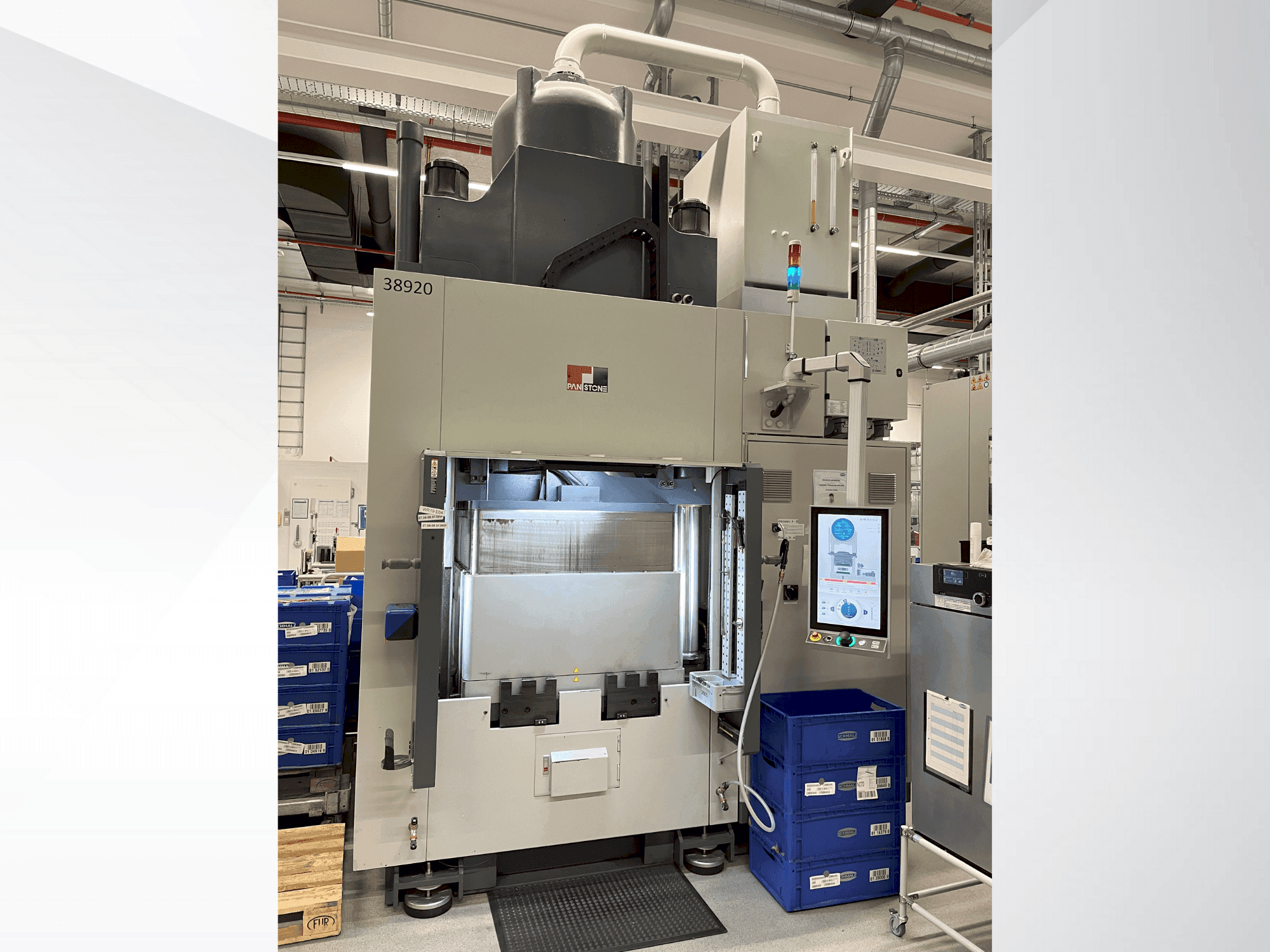 Vooraanzicht van PAN Stone D-V-500-PCD machine