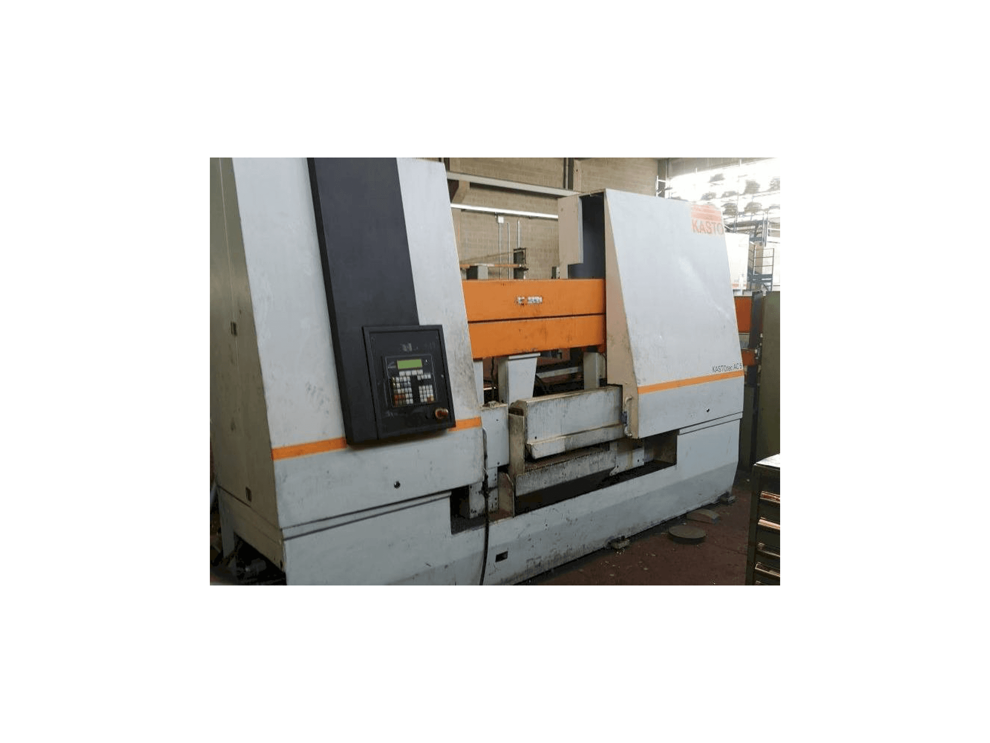 Linkerzijdeaanzicht van KASTO AC5 machine