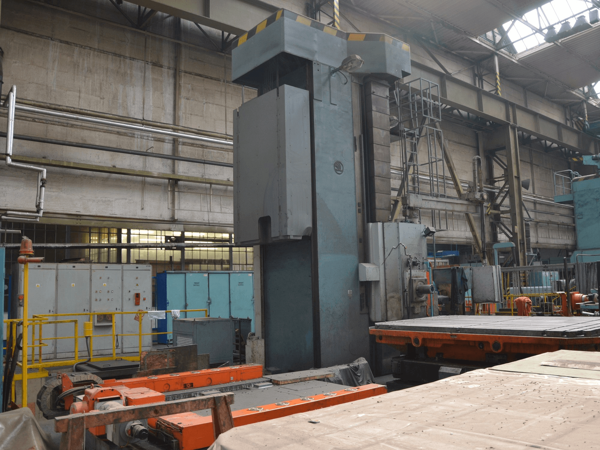 Linkerzijdeaanzicht van SKODA W 180NC machine