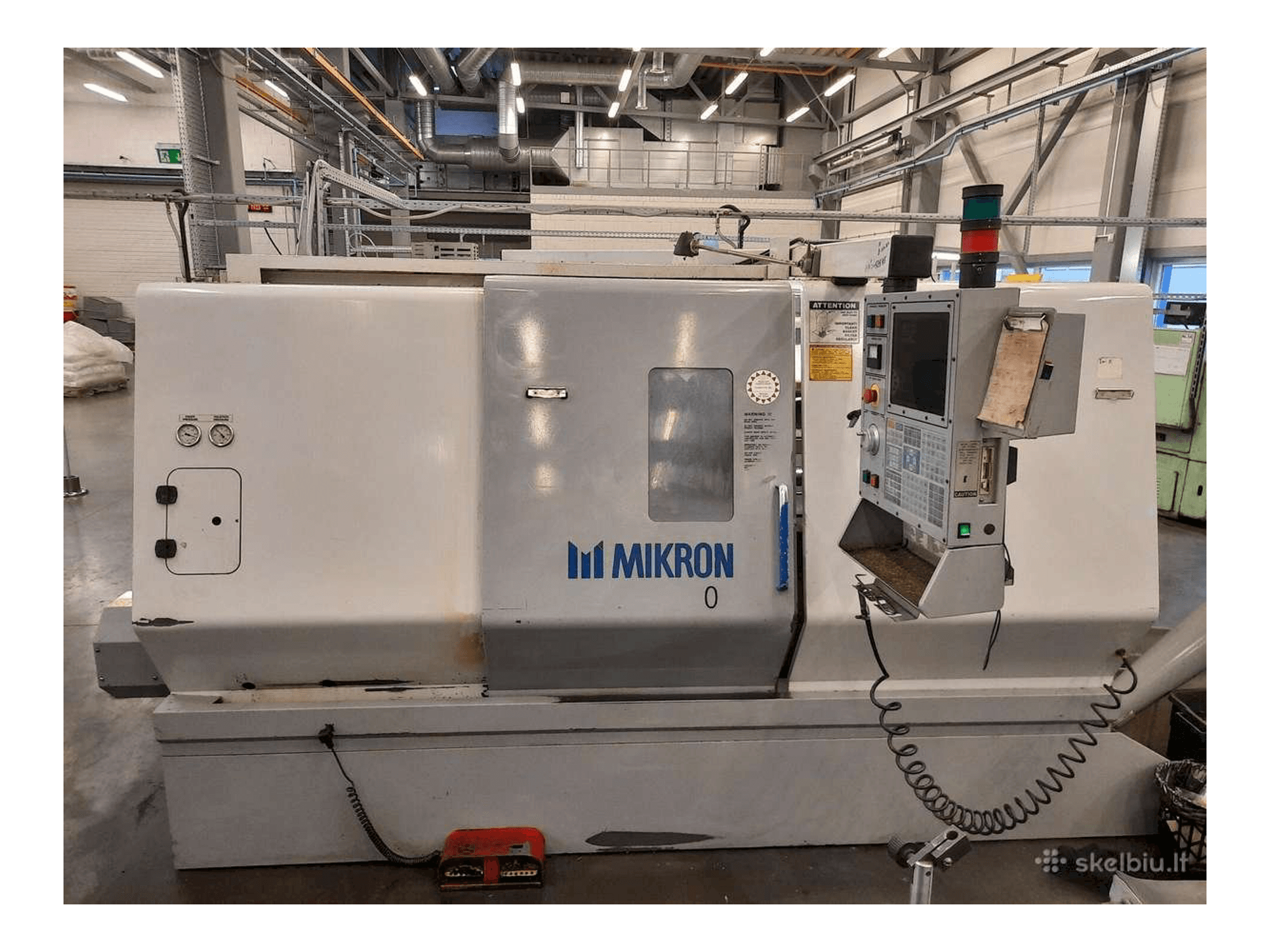 Vooraanzicht van MIKRON-HAAS LCE860T machine