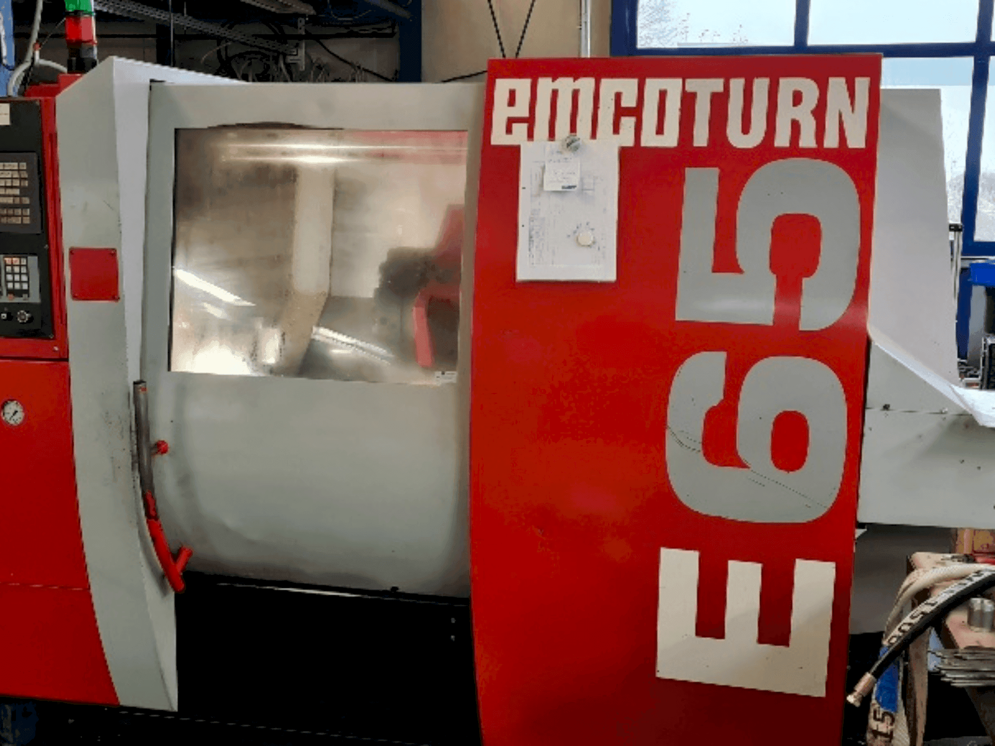 Vooraanzicht van EMCO Turn E65 machine