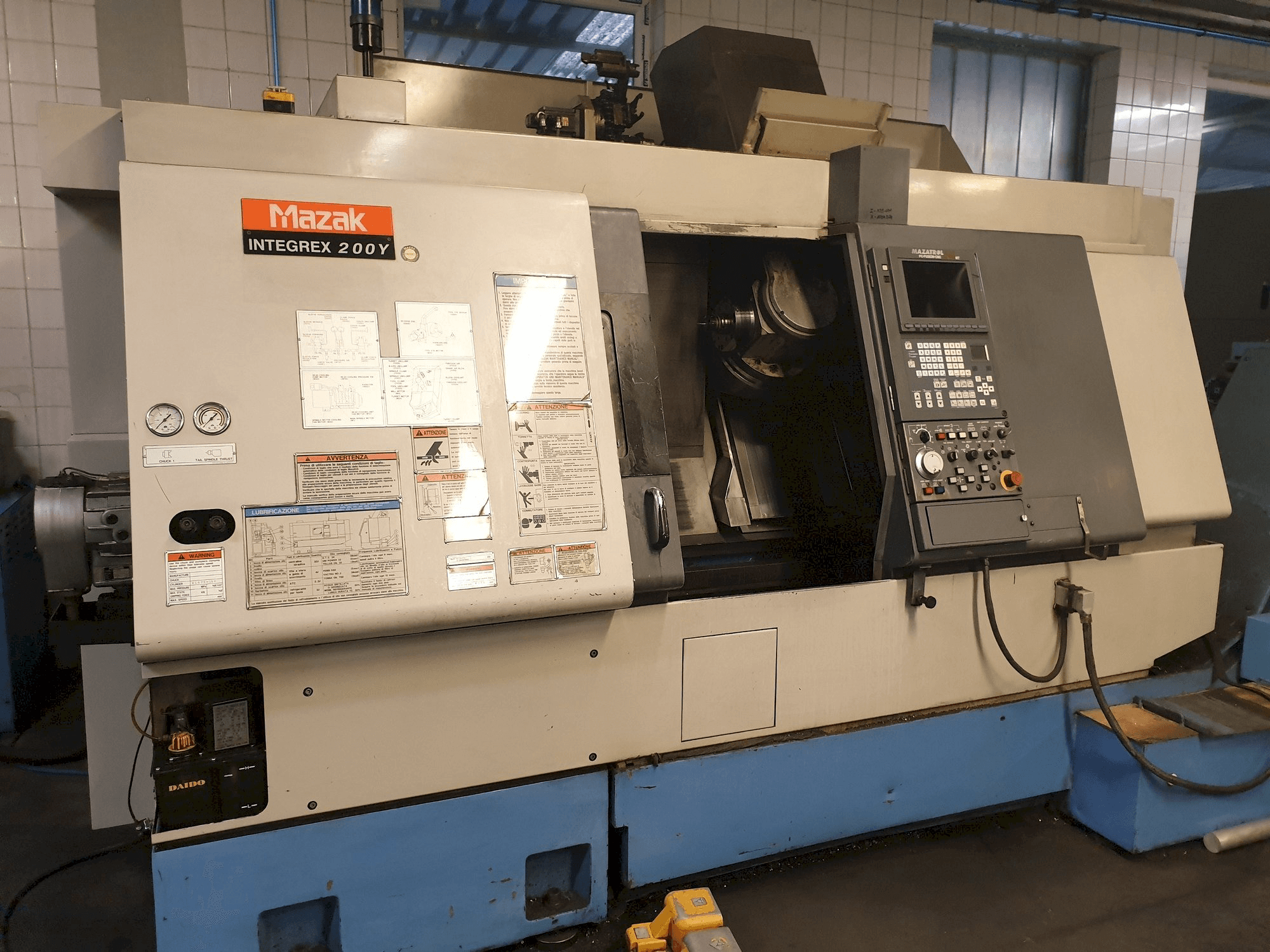 Vooraanzicht van Mazak Integrex 200 Y machine